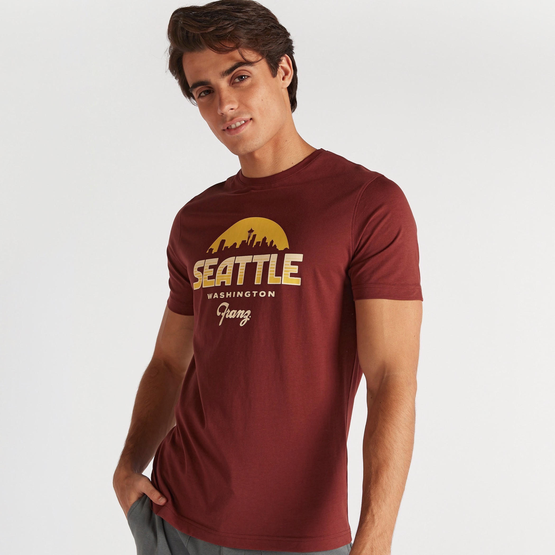 تيشيرت بقصة سليم وياقة ضيقة وأكمام قصيرة وطبعات-men-clothing-tshirtsandpolos-tshirts-image-1