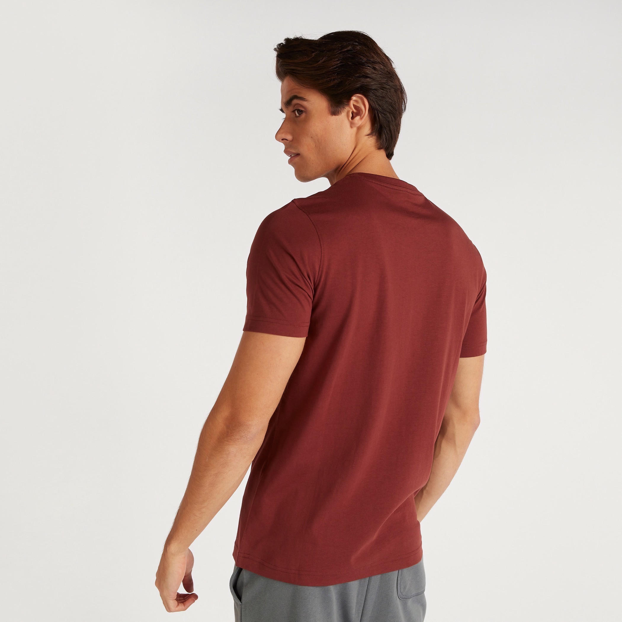 تيشيرت بقصة سليم وياقة ضيقة وأكمام قصيرة وطبعات-men-clothing-tshirtsandpolos-tshirts-image-4