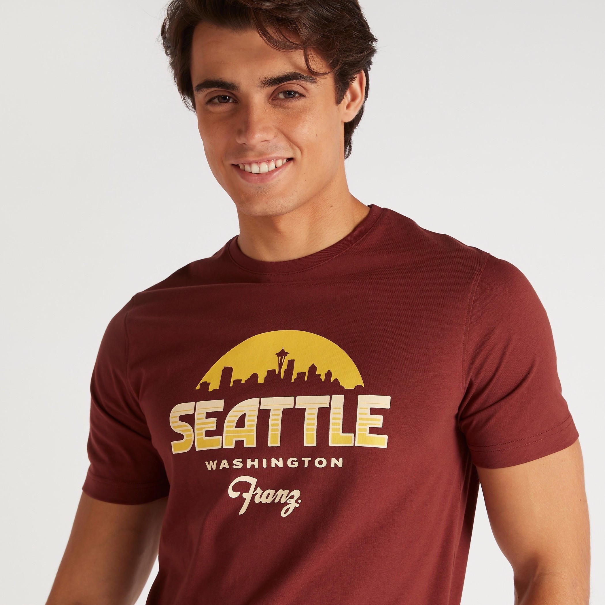 تيشيرت بقصة سليم وياقة ضيقة وأكمام قصيرة وطبعات-men-clothing-tshirtsandpolos-tshirts-image-6