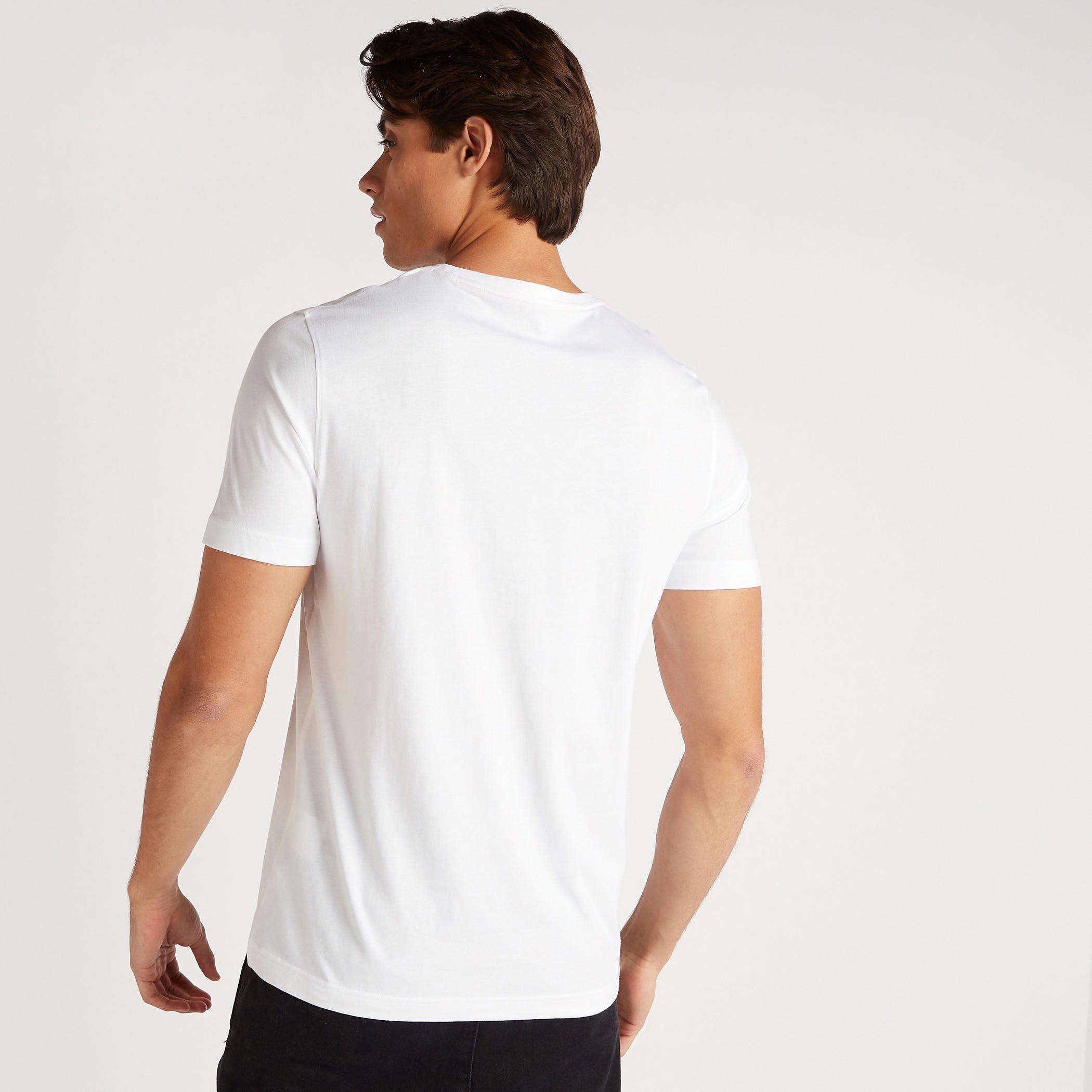 تيشيرت بقصة سليم وياقة ضيقة وأكمام قصيرة وطبعات-men-clothing-tshirtsandpolos-tshirts-image-4