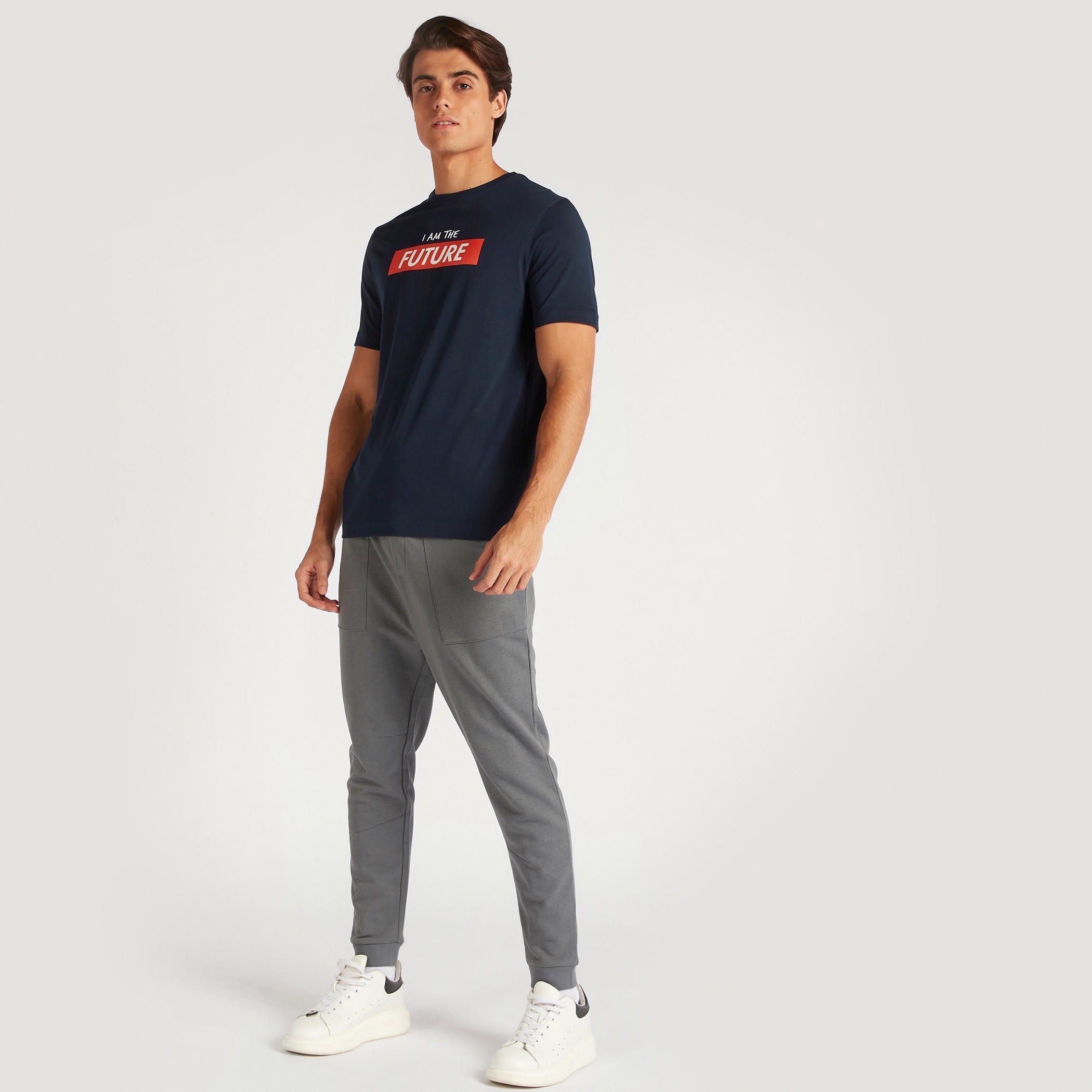 تيشيرت بقصة سليم وياقة ضيقة وأكمام قصيرة وطبعات-men-clothing-tshirtsandpolos-tshirts-image-2