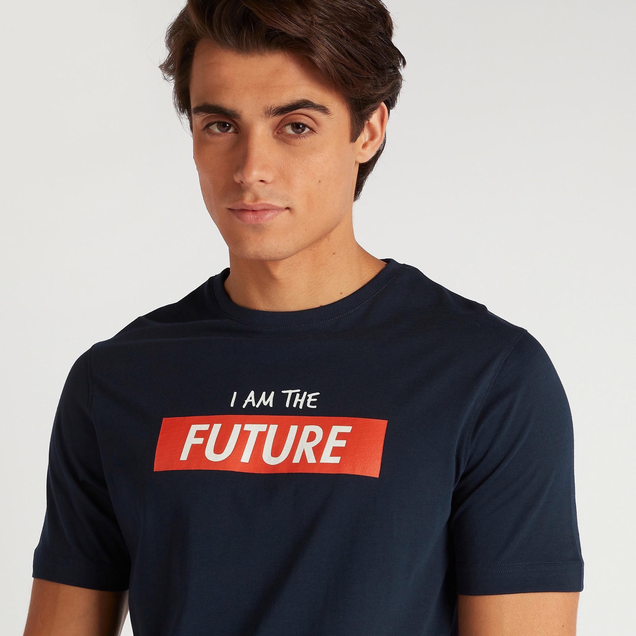 تيشيرت بقصة سليم وياقة ضيقة وأكمام قصيرة وطبعات-men-clothing-tshirtsandpolos-tshirts-image-3