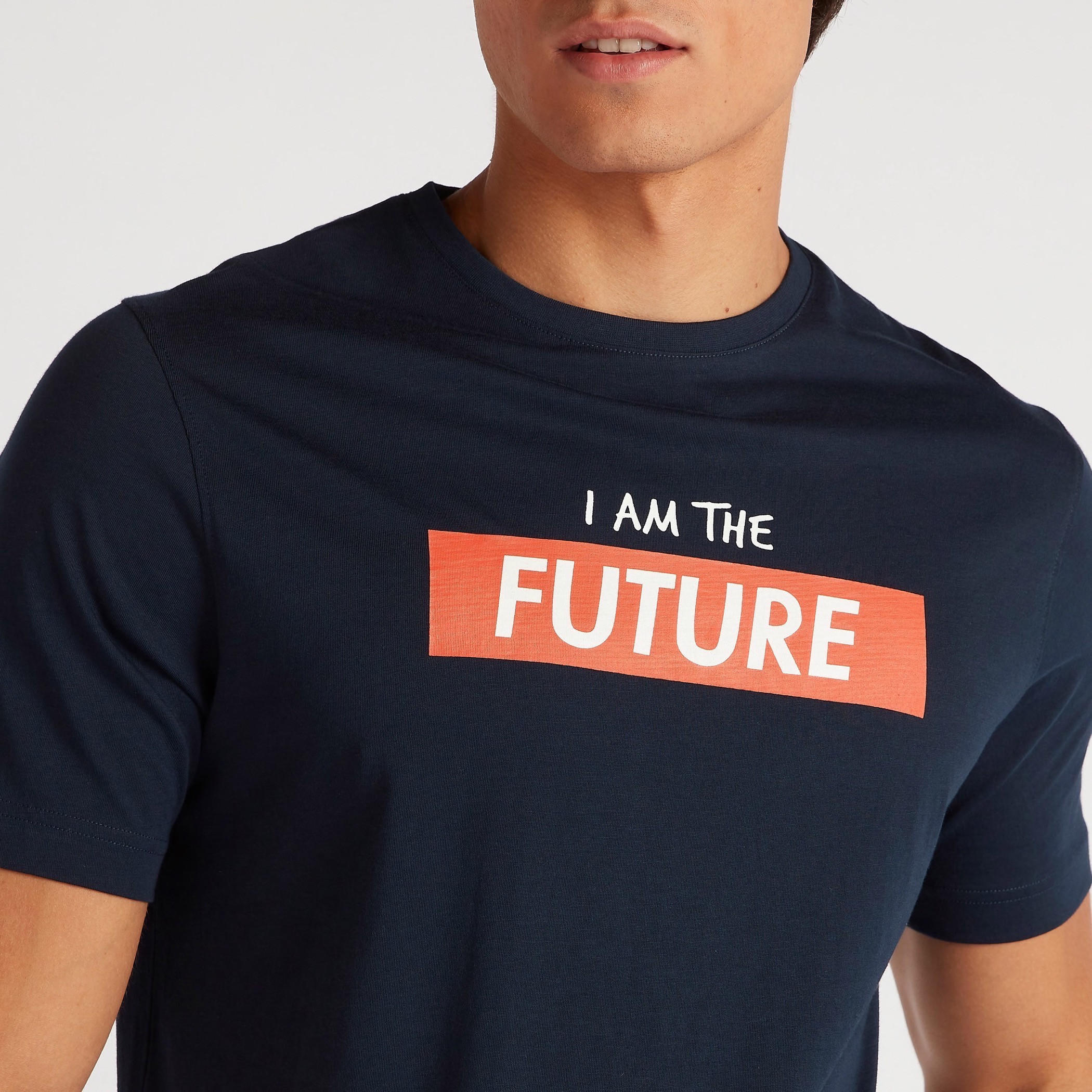 تيشيرت بقصة سليم وياقة ضيقة وأكمام قصيرة وطبعات-men-clothing-tshirtsandpolos-tshirts-image-5