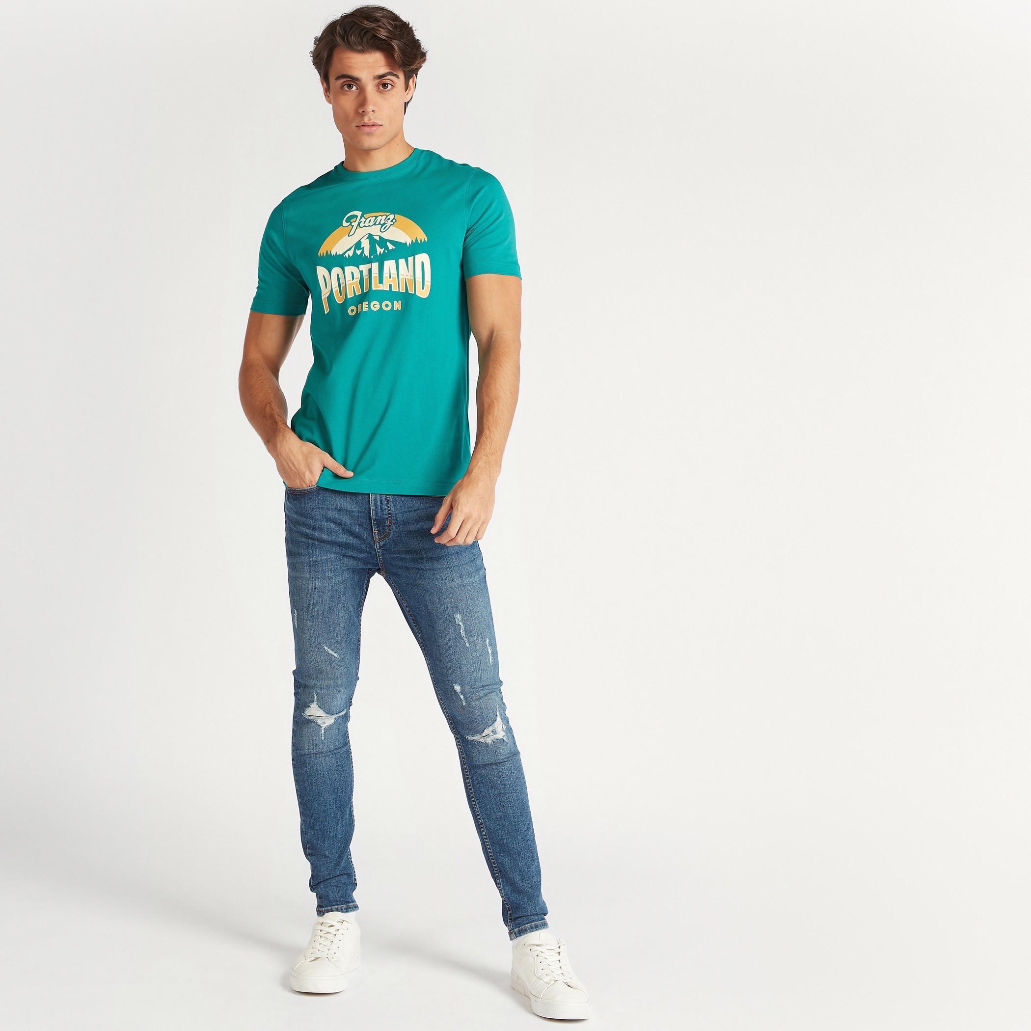 تيشيرت بقصة سليم وياقة ضيقة وأكمام قصيرة وطبعات-men-clothing-tshirtsandpolos-tshirts-image-2