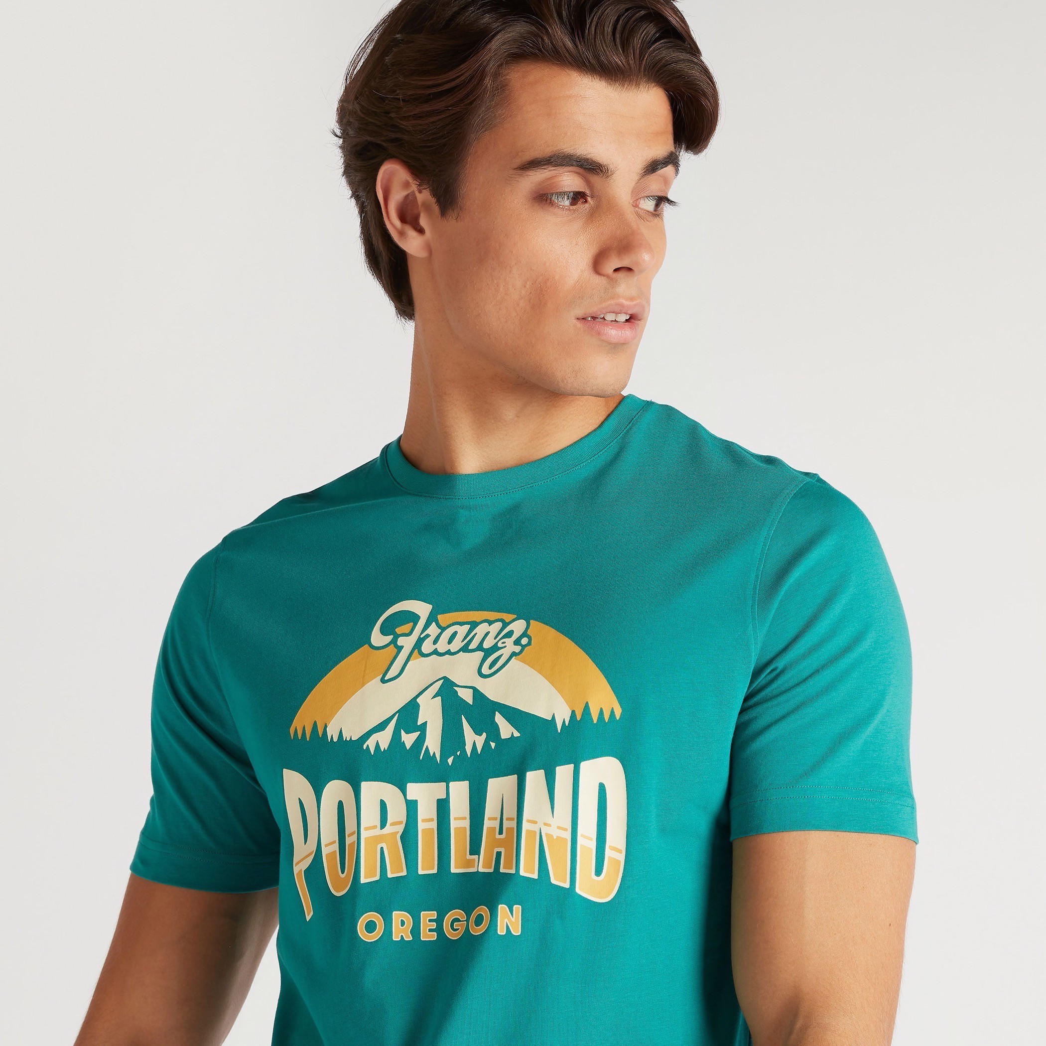 تيشيرت بقصة سليم وياقة ضيقة وأكمام قصيرة وطبعات-men-clothing-tshirtsandpolos-tshirts-image-3