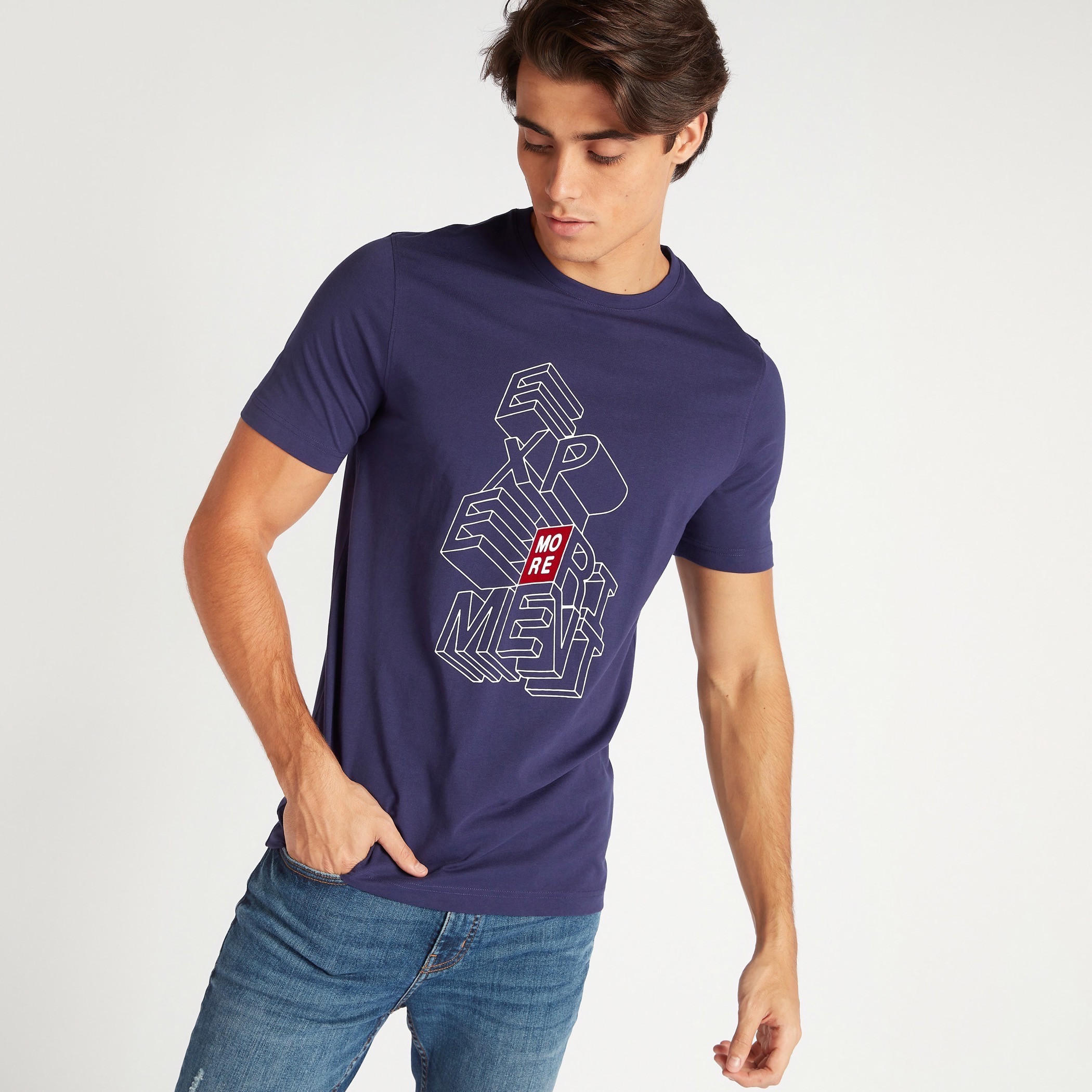 تيشيرت بقصة سليم وياقة ضيقة وأكمام قصيرة وطبعات-men-clothing-tshirtsandpolos-tshirts-image-1