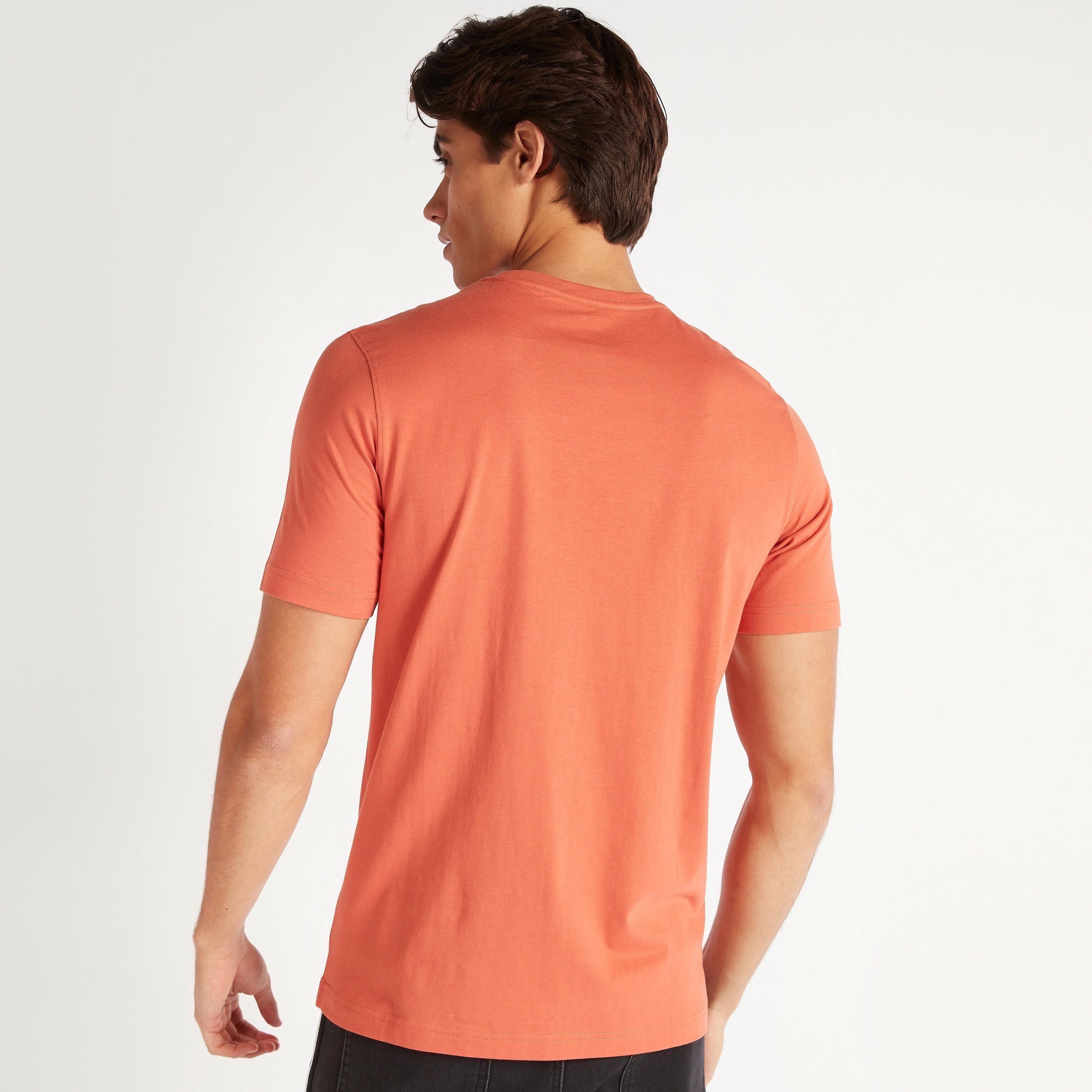 تيشيرت بقصة سليم وياقة ضيقة وأكمام قصيرة وطبعات-men-clothing-tshirtsandpolos-tshirts-image-4