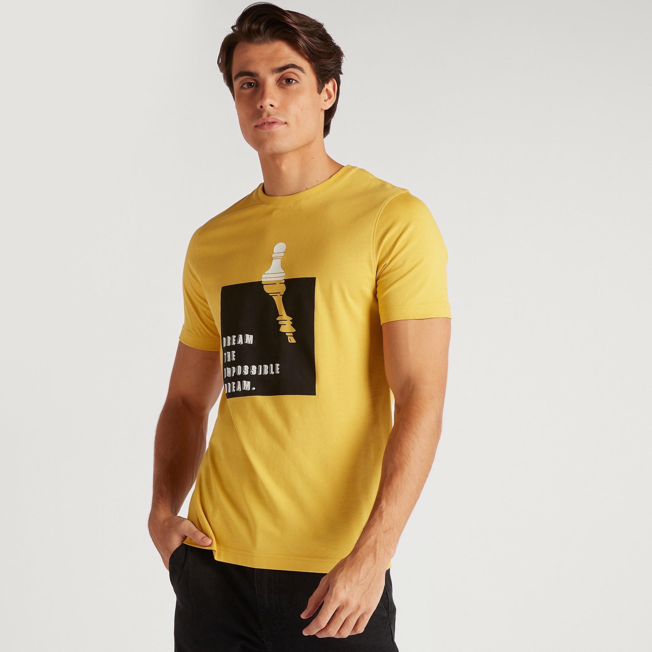 تيشيرت بقصة سليم وياقة ضيقة وأكمام قصيرة وطبعات-men-clothing-tshirtsandpolos-tshirts-image-1