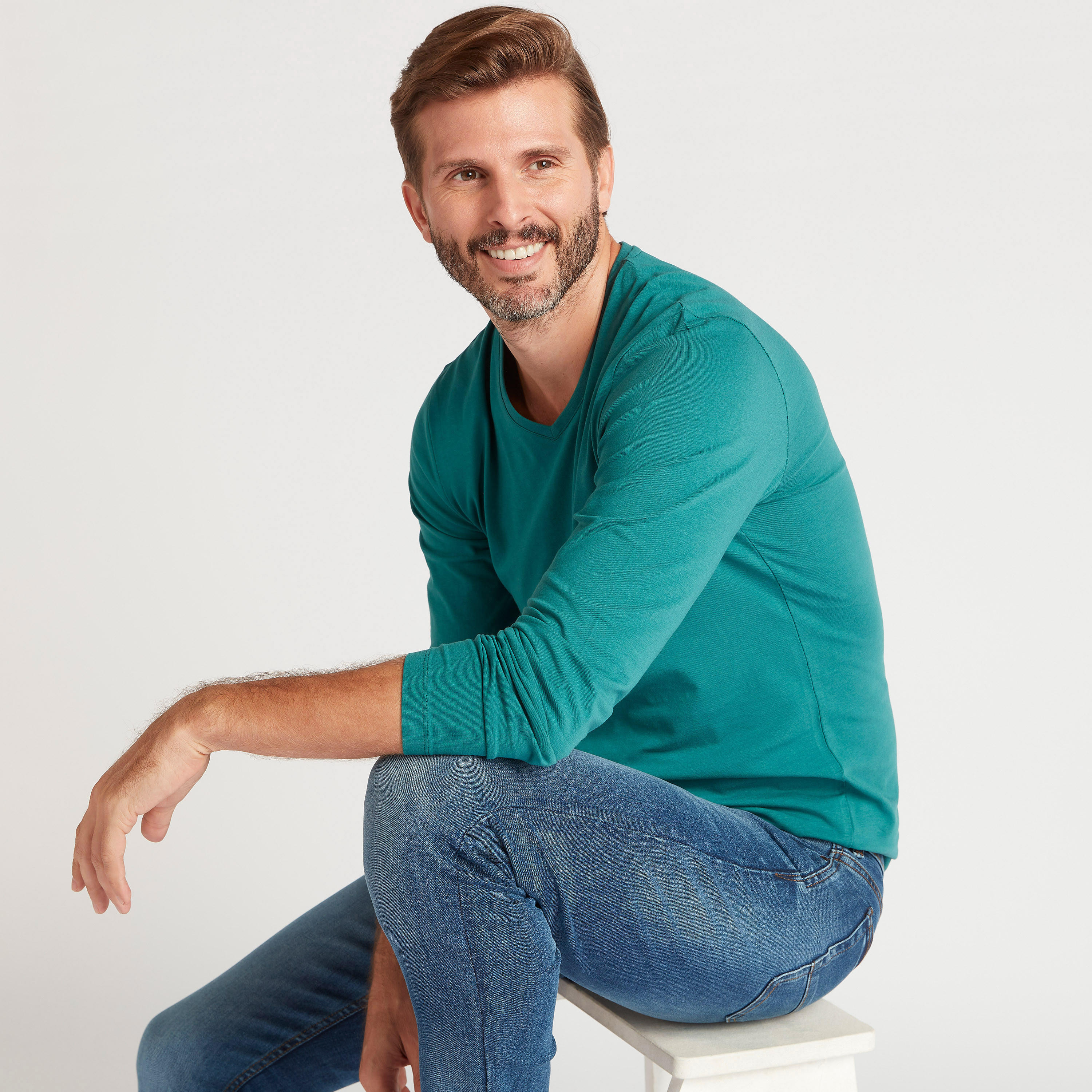 تيشيرت سادة بياقة V وأكمام طويلة-men-clothing-tshirtsandpolos-tshirts-image-2