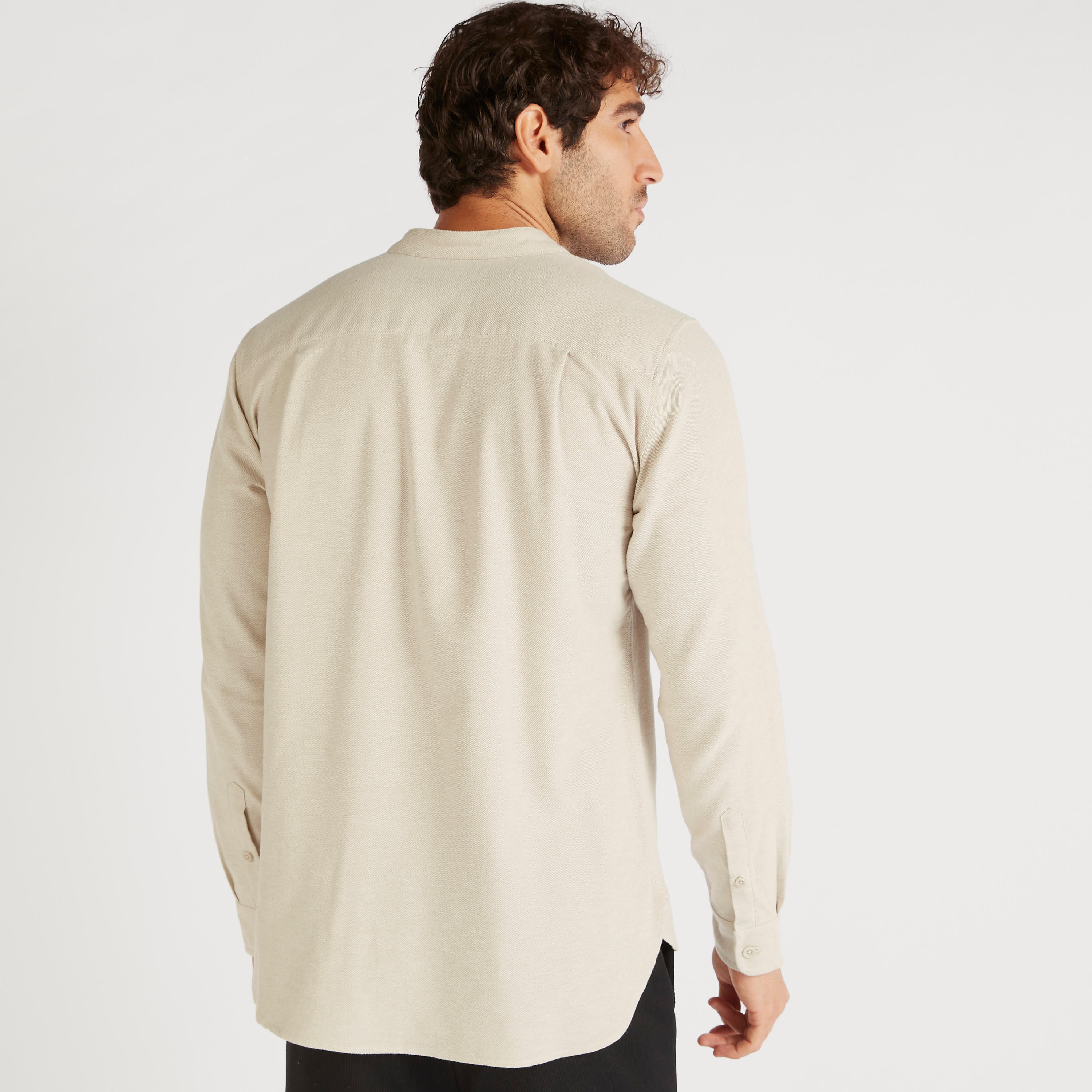 قميص سادة بياقة ماندارين وجيب-men-clothing-shirts-image-4