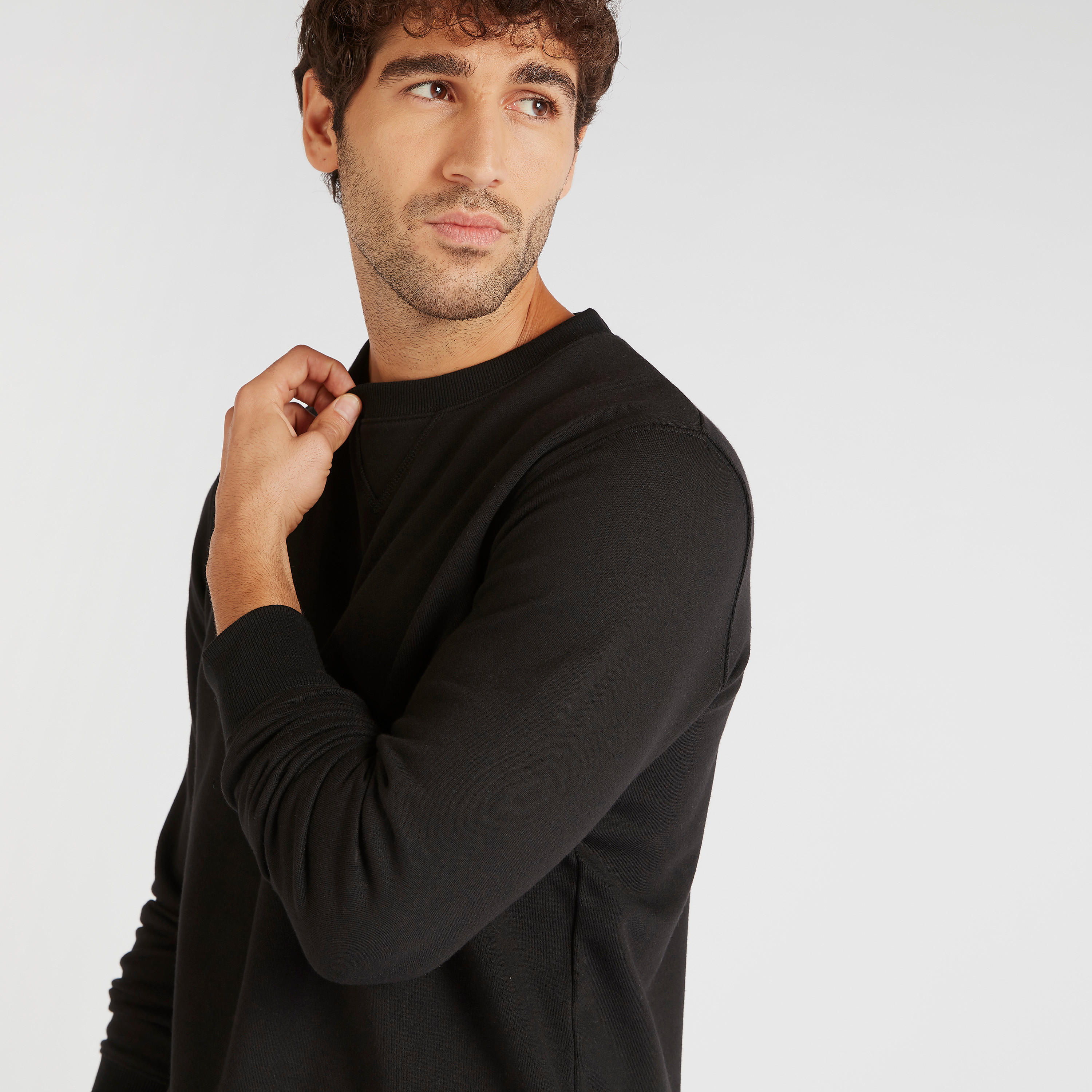 سويت شيرت بياقة ضيّقة وأكمام طويلة-men-winterwear-hoodiesandsweatshirts-image-1