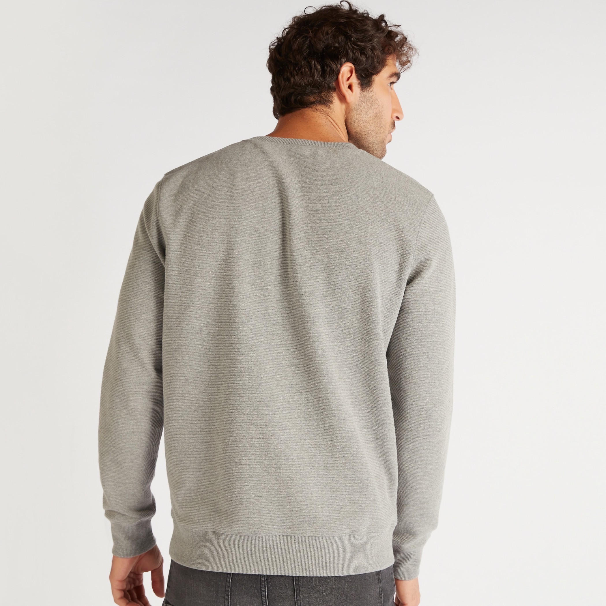 سويت شيرت سادة بياقة ضيّقة وأكمام طويلة-men-winterwear-hoodiesandsweatshirts-image-6