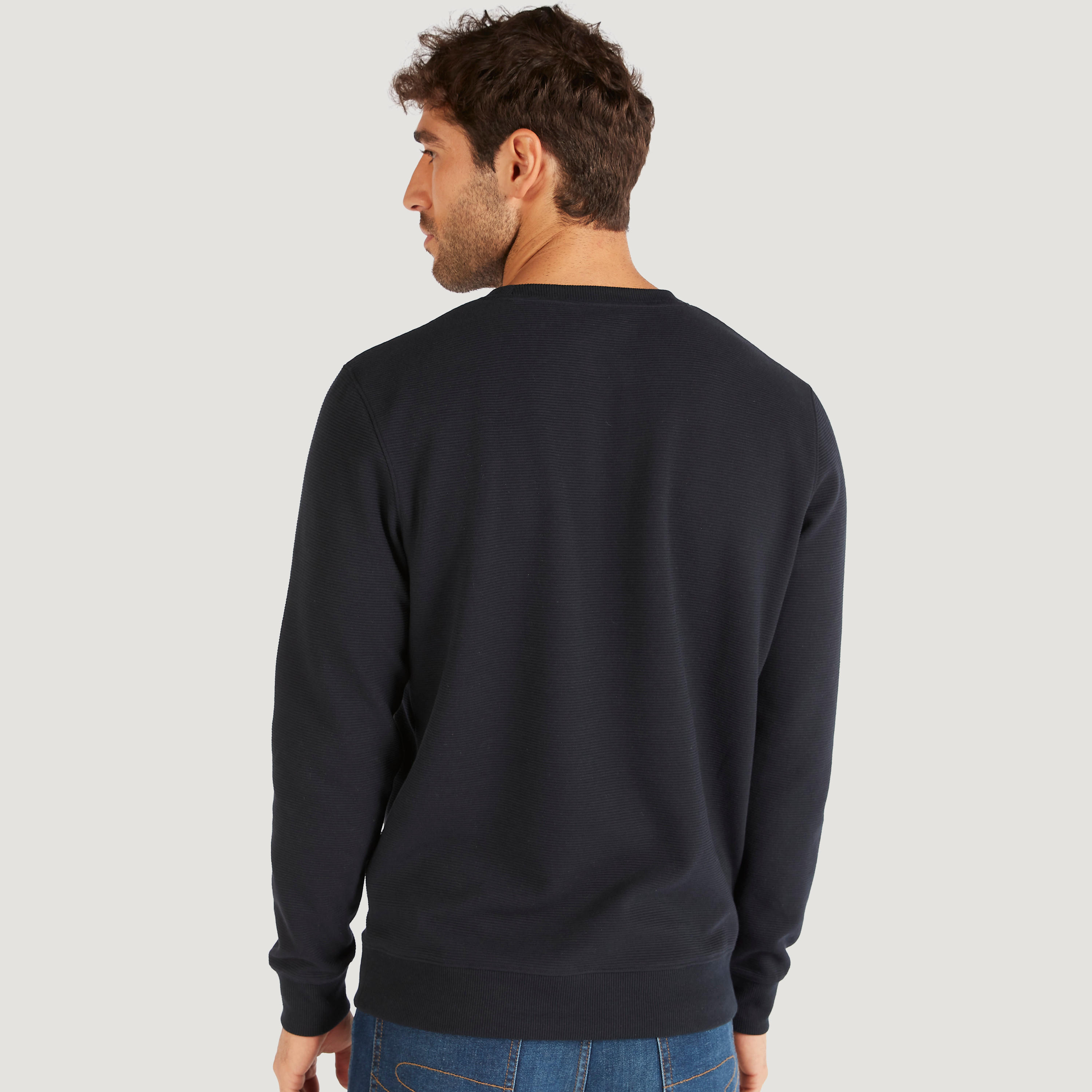 سويت شيرت بارز الملمس بياقة ضيّقة وأكمام طويلة-men-winterwear-hoodiesandsweatshirts-image-2