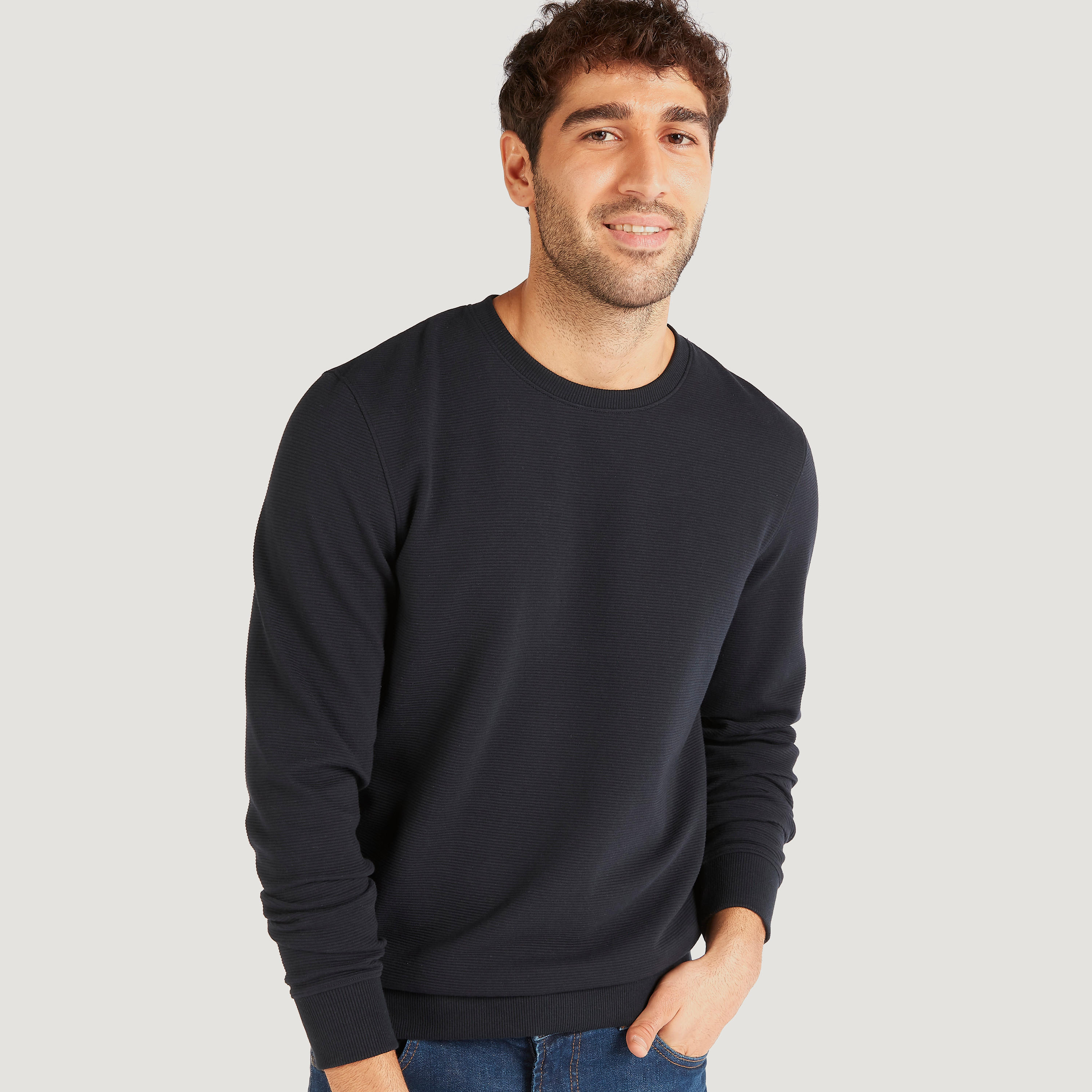سويت شيرت بارز الملمس بياقة ضيّقة وأكمام طويلة-men-winterwear-hoodiesandsweatshirts-image-1