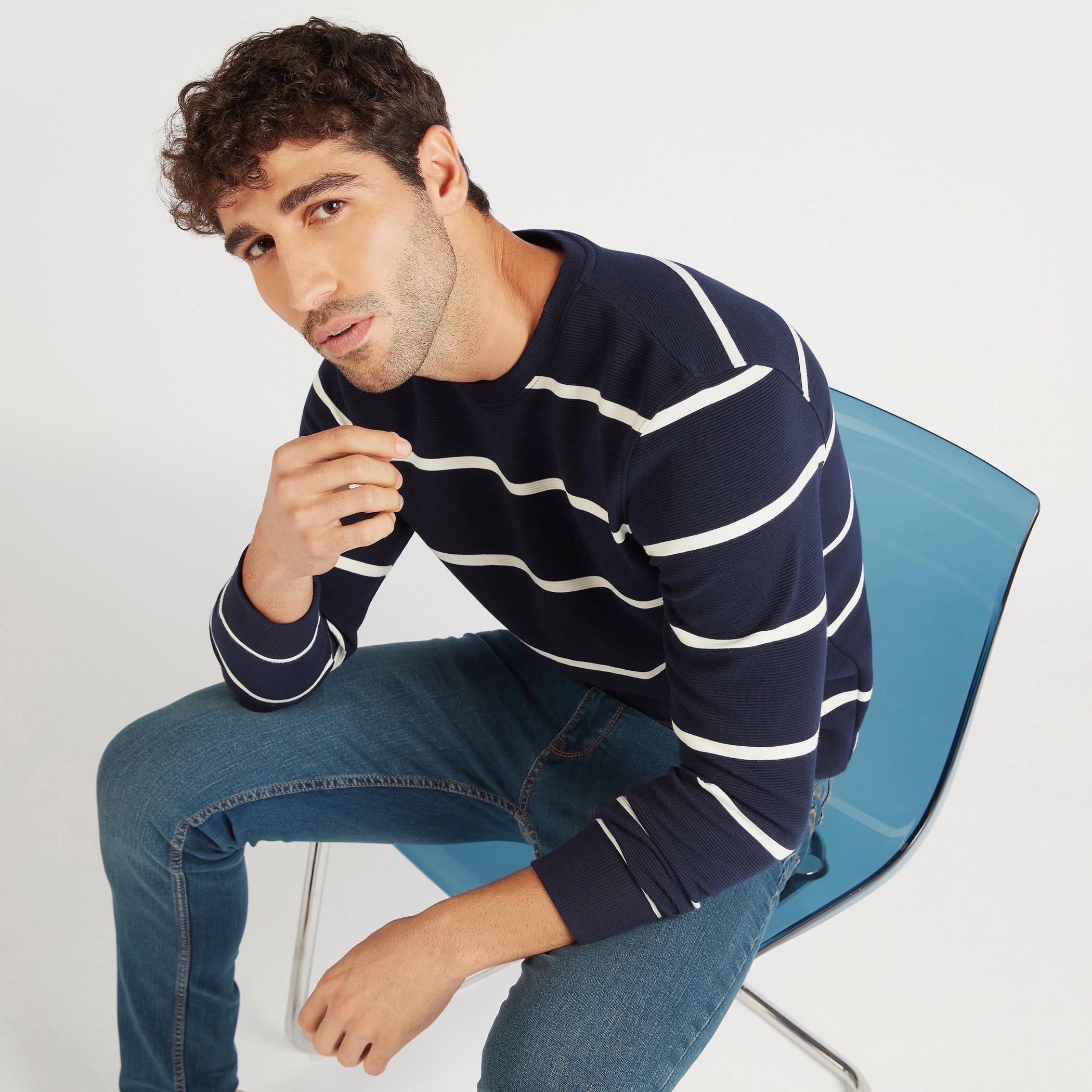 سويت شيرت مقلّم بياقة ضيّقة وأكمام طويلة-men-winterwear-hoodiesandsweatshirts-image-5