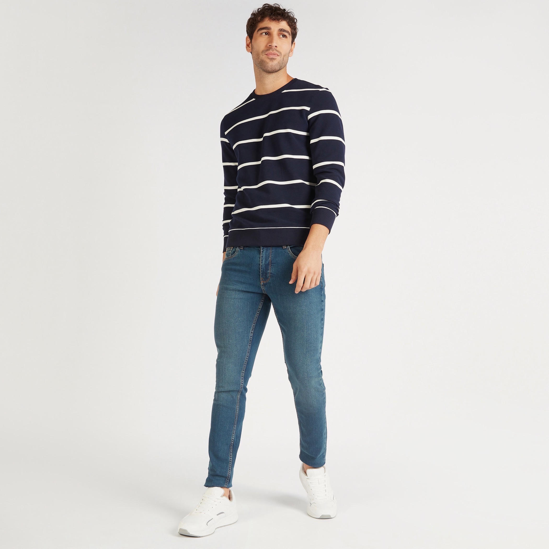 سويت شيرت مقلّم بياقة ضيّقة وأكمام طويلة-men-winterwear-hoodiesandsweatshirts-image-4