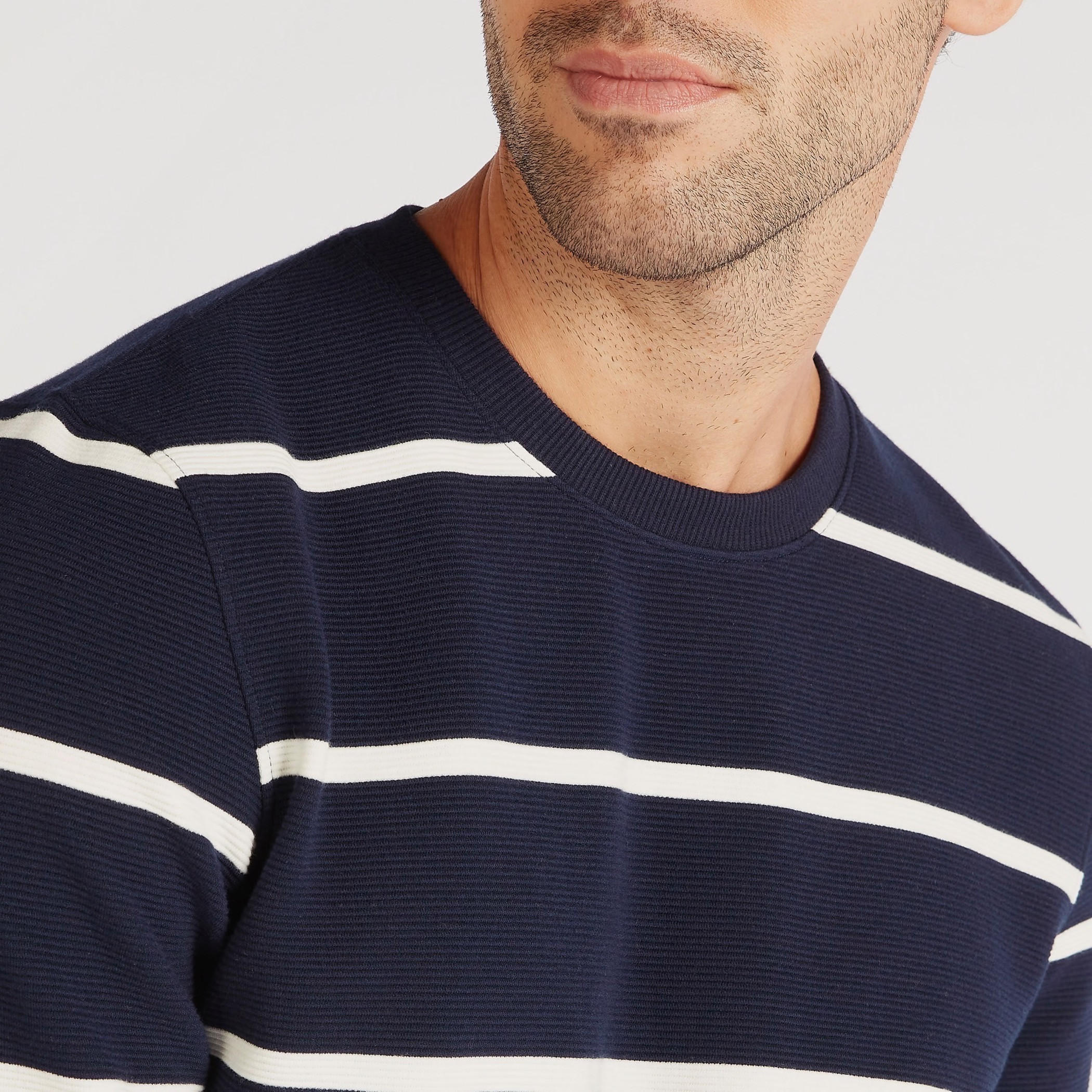سويت شيرت مقلّم بياقة ضيّقة وأكمام طويلة-men-winterwear-hoodiesandsweatshirts-image-3