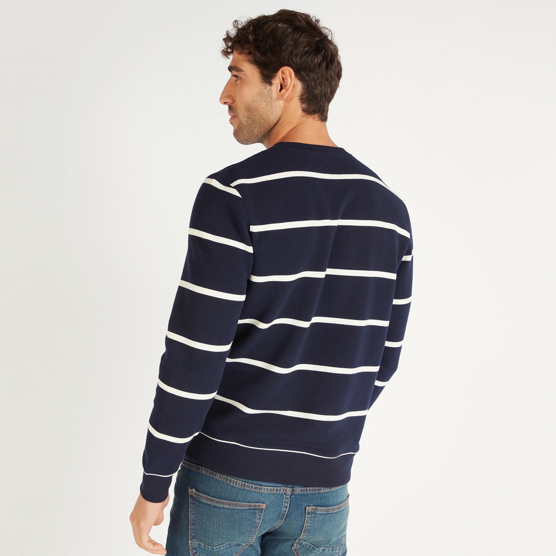 سويت شيرت مقلّم بياقة ضيّقة وأكمام طويلة-men-winterwear-hoodiesandsweatshirts-image-2