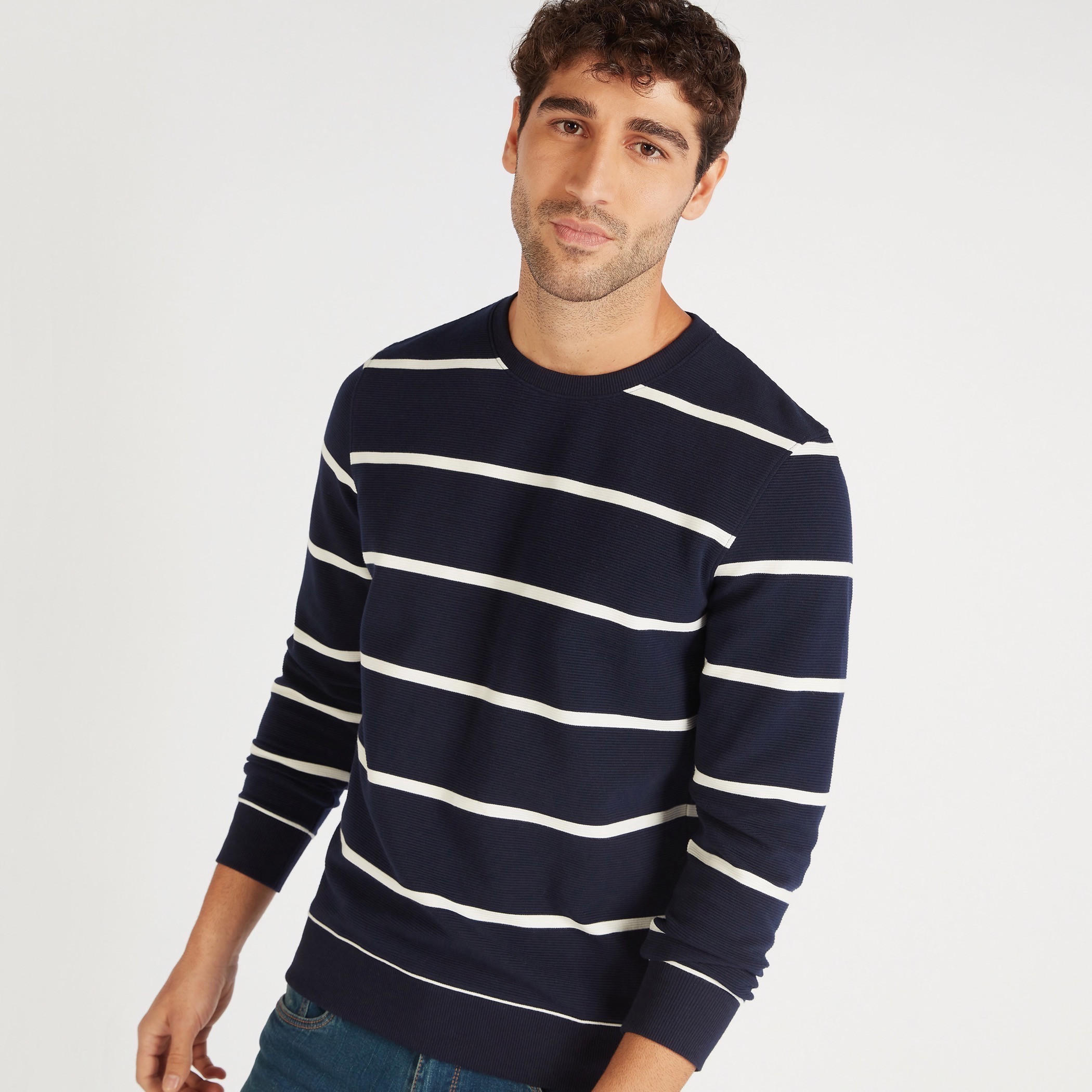 سويت شيرت مقلّم بياقة ضيّقة وأكمام طويلة-men-winterwear-hoodiesandsweatshirts-image-1