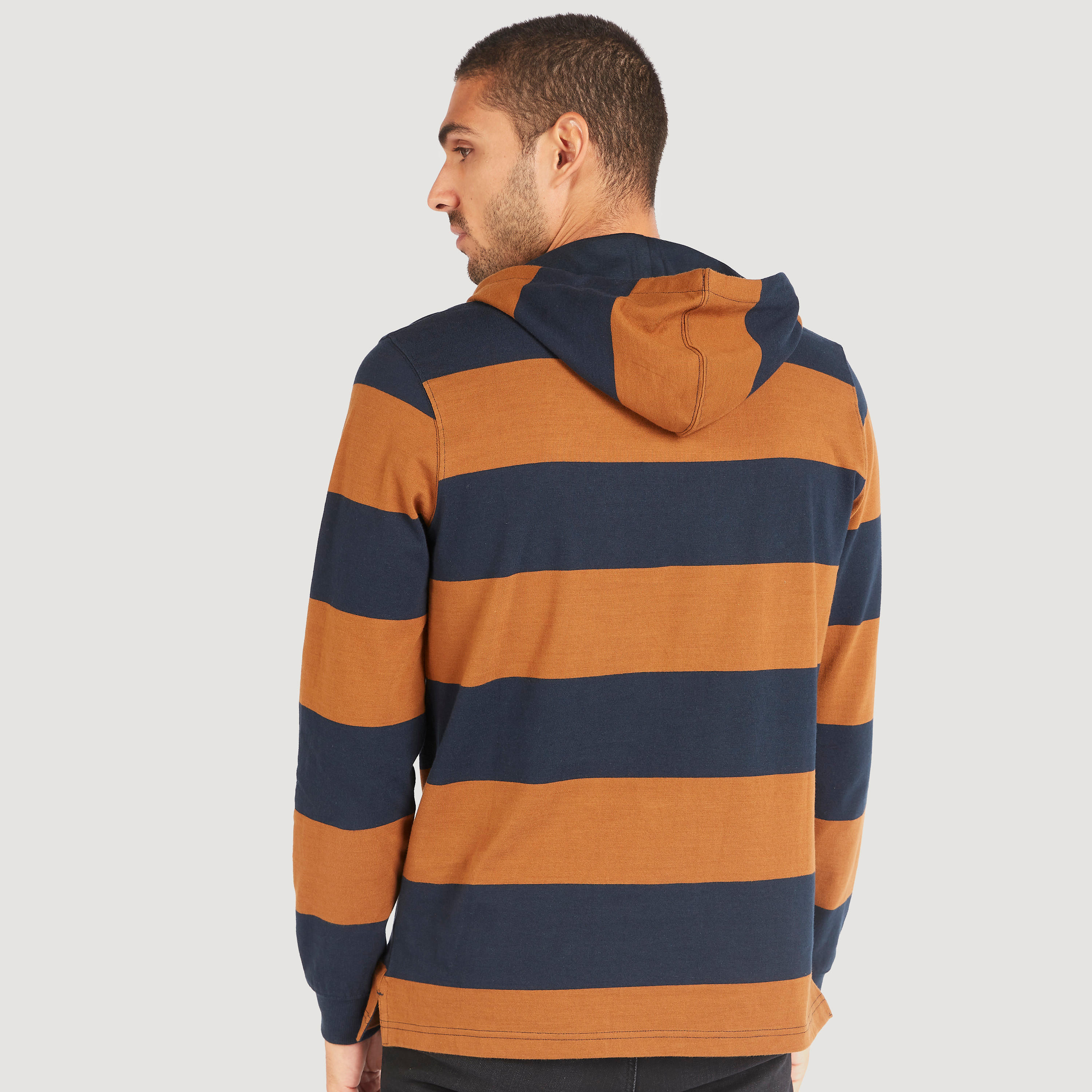 تيشيرت مقلّم بقبّعة وأكمام طويلة-men-clothing-tshirtsandpolos-tshirts-image-4