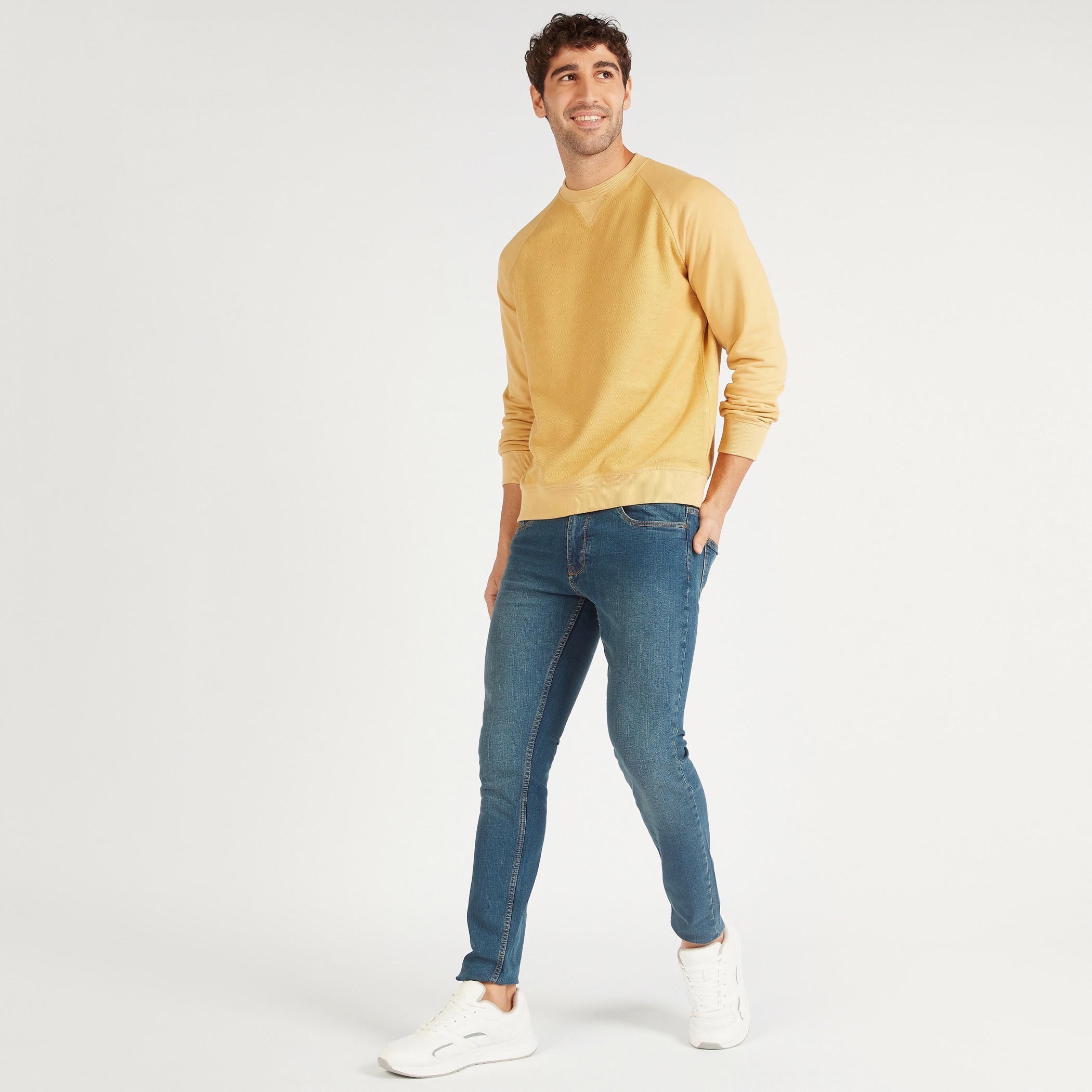سويت شيرت بارز الملمس بياقة ضيّقة وأكمام طويلة-men-winterwear-hoodiesandsweatshirts-image-2
