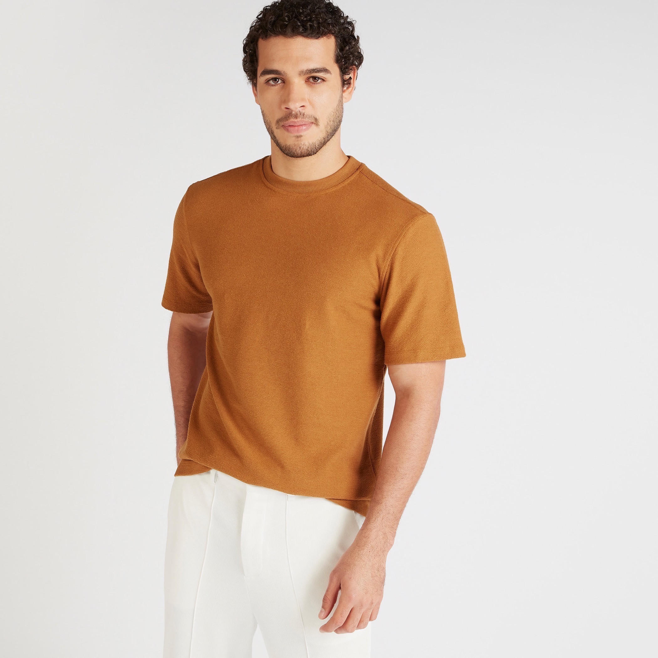 تيشيرت بارز الملمس بياقة ضيّقة وأكمام قصيرة-men-clothing-tshirtsandpolos-tshirts-image-5