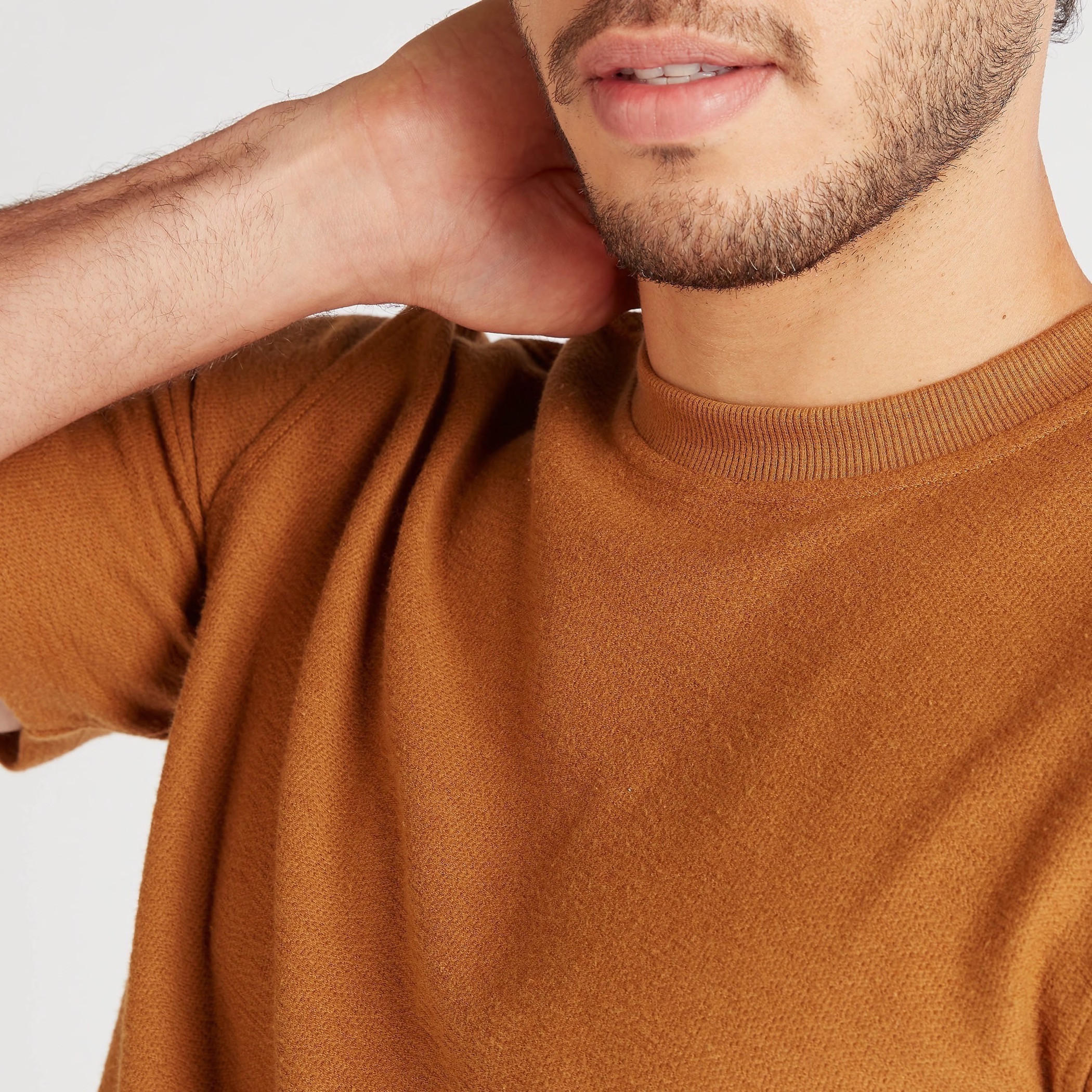 تيشيرت بارز الملمس بياقة ضيّقة وأكمام قصيرة-men-clothing-tshirtsandpolos-tshirts-image-3