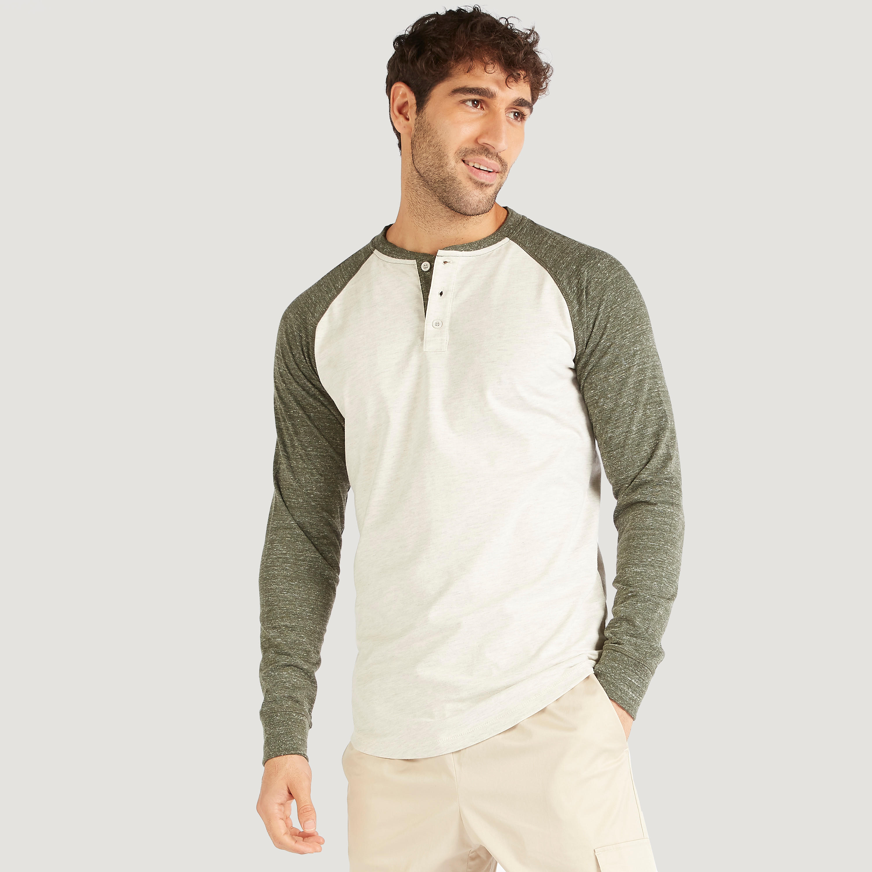 تيشيرت سادة بياقة هينيلي وأكمام طويلة مغايرة-men-clothing-tshirtsandpolos-tshirts-image-5