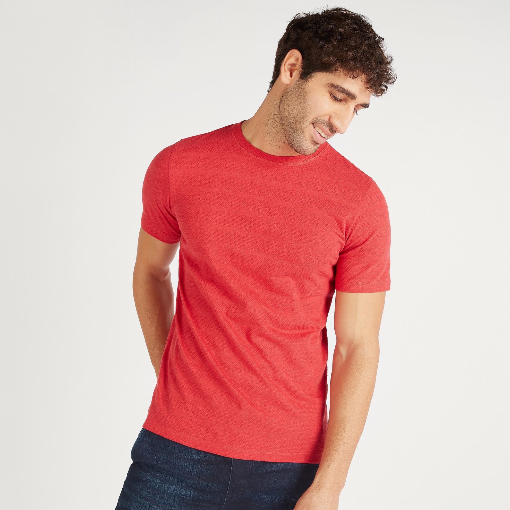 تيشيرت سادة بياقة ضيّقة وأكمام قصيرة-men-clothing-tshirtsandpolos-tshirts-image-1