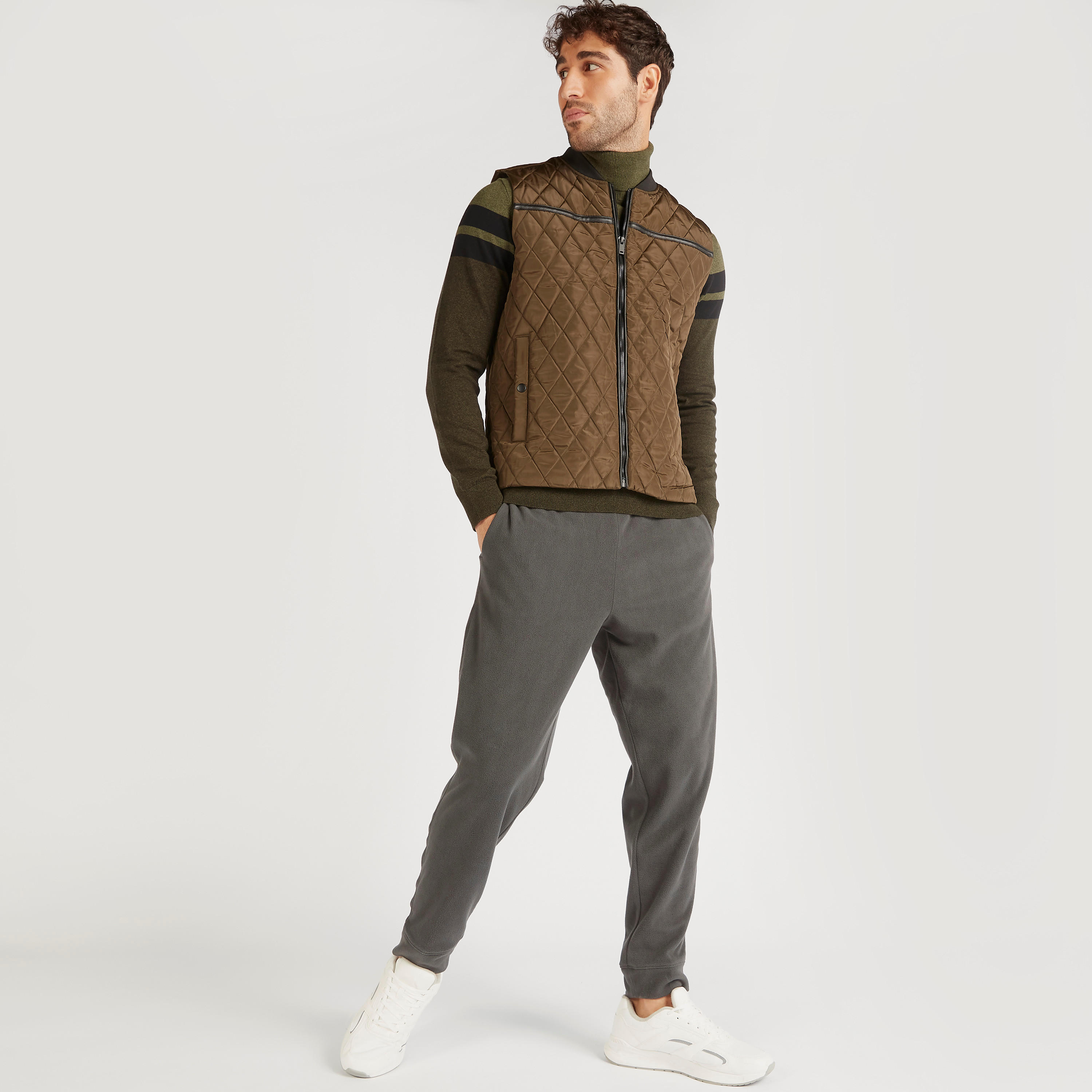 بنطلون رياضي بارز الملمس برباط إغلاق وجيوب-men-clothing-bottoms-joggers-image-3