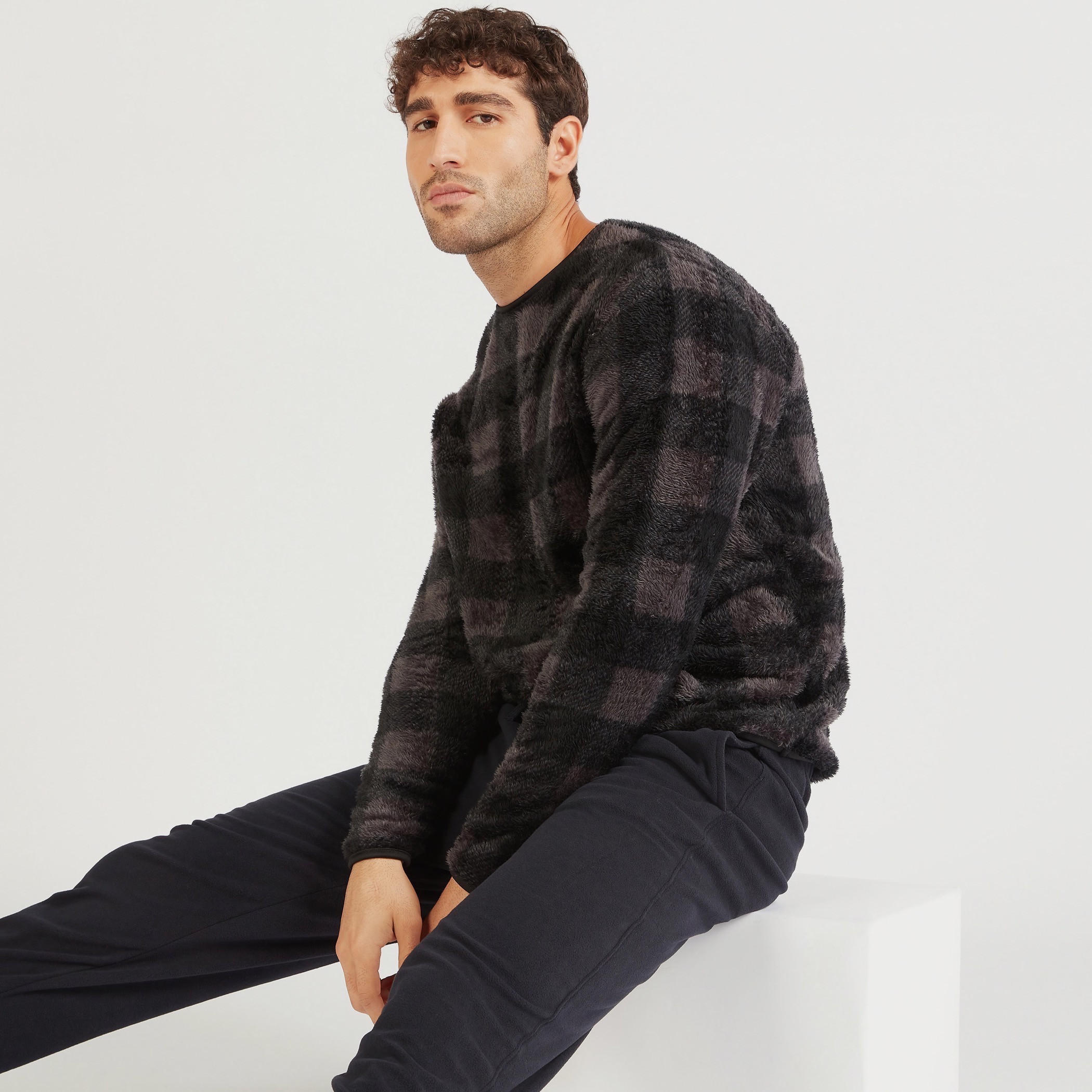 سويت شيرت كاروهات بياقة ضيّقة وأكمام طويلة-men-winterwear-hoodiesandsweatshirts-image-7