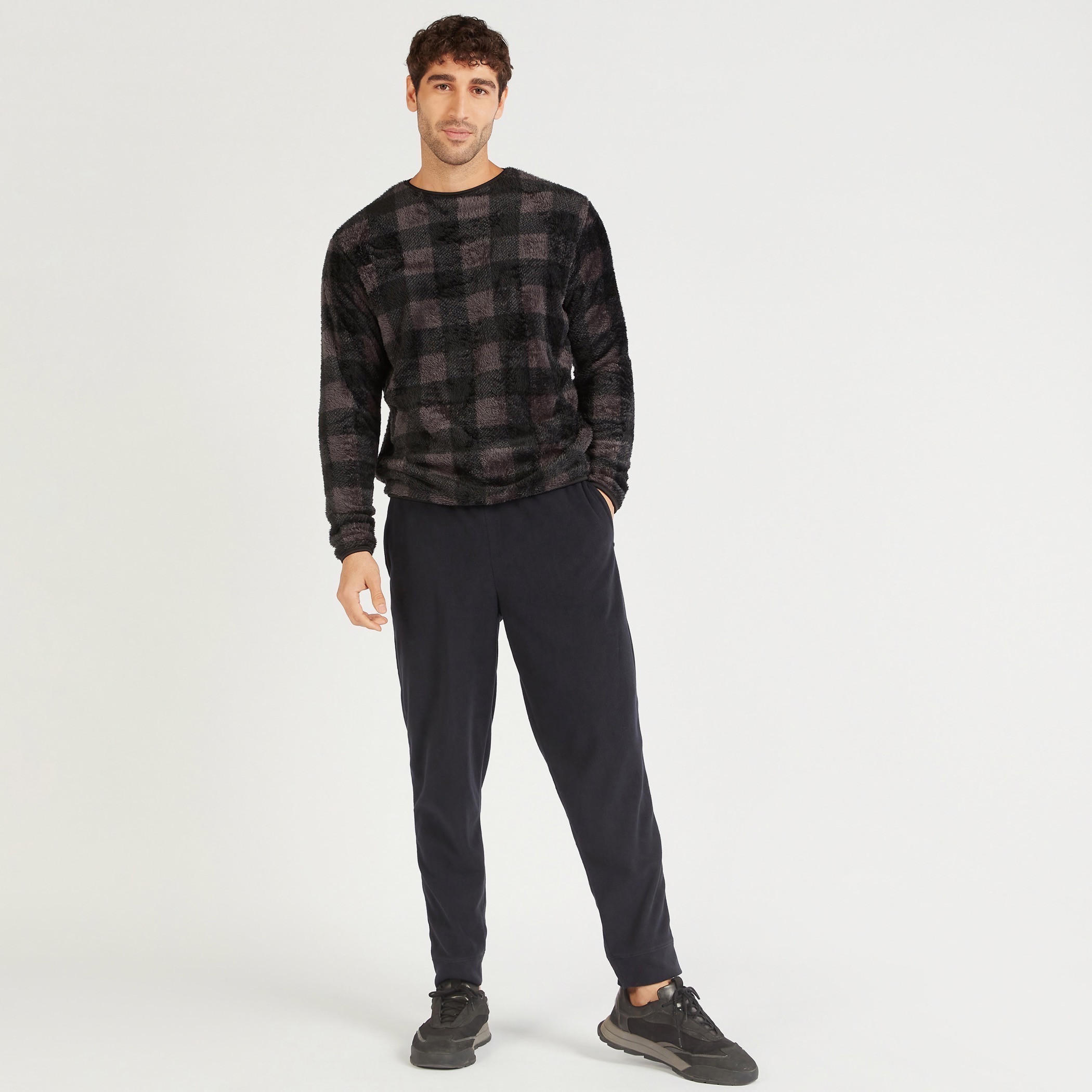 سويت شيرت كاروهات بياقة ضيّقة وأكمام طويلة-men-winterwear-hoodiesandsweatshirts-image-6