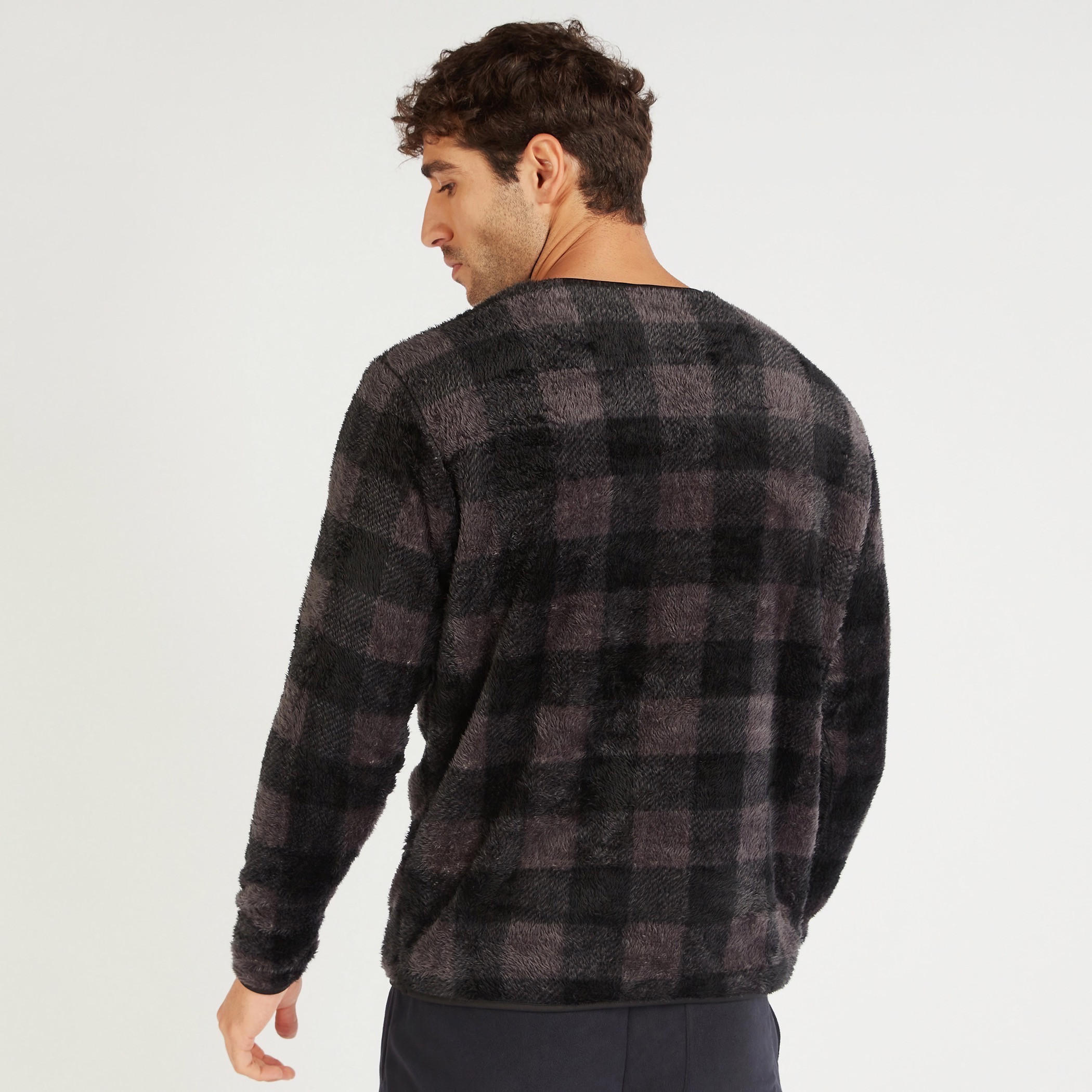 سويت شيرت كاروهات بياقة ضيّقة وأكمام طويلة-men-winterwear-hoodiesandsweatshirts-image-4