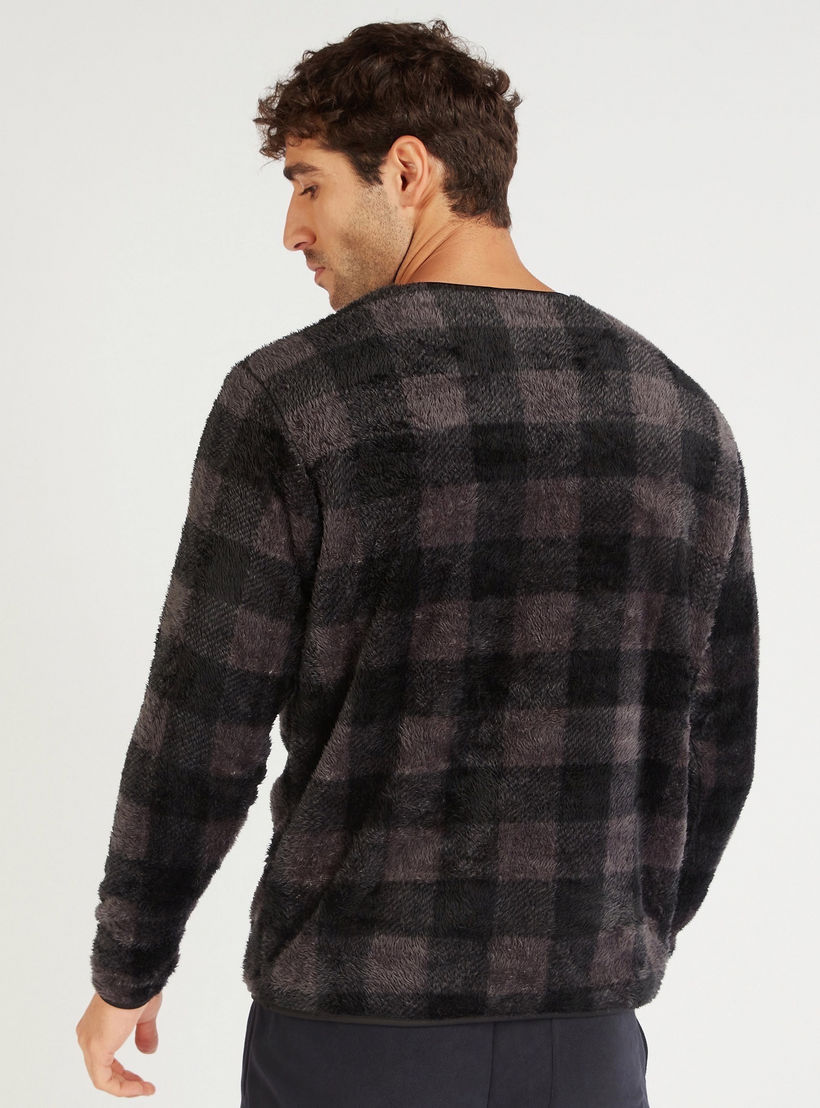 سويت شيرت كاروهات بياقة ضيّقة وأكمام طويلة-men-winterwear-hoodiesandsweatshirts-image-4