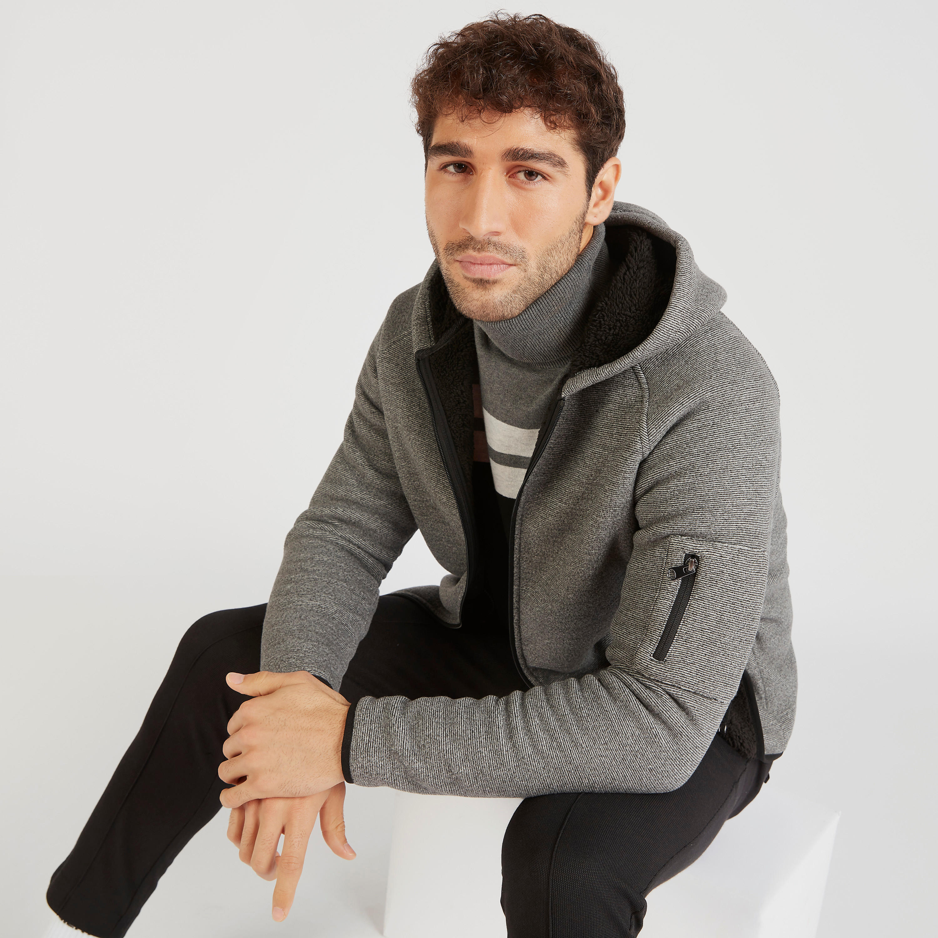 جاكيت مستدام خفيف بارز الملمس بسحّاب إغلاق وجيوب-men-clothing-jacketsandblazers-jackets-image-1