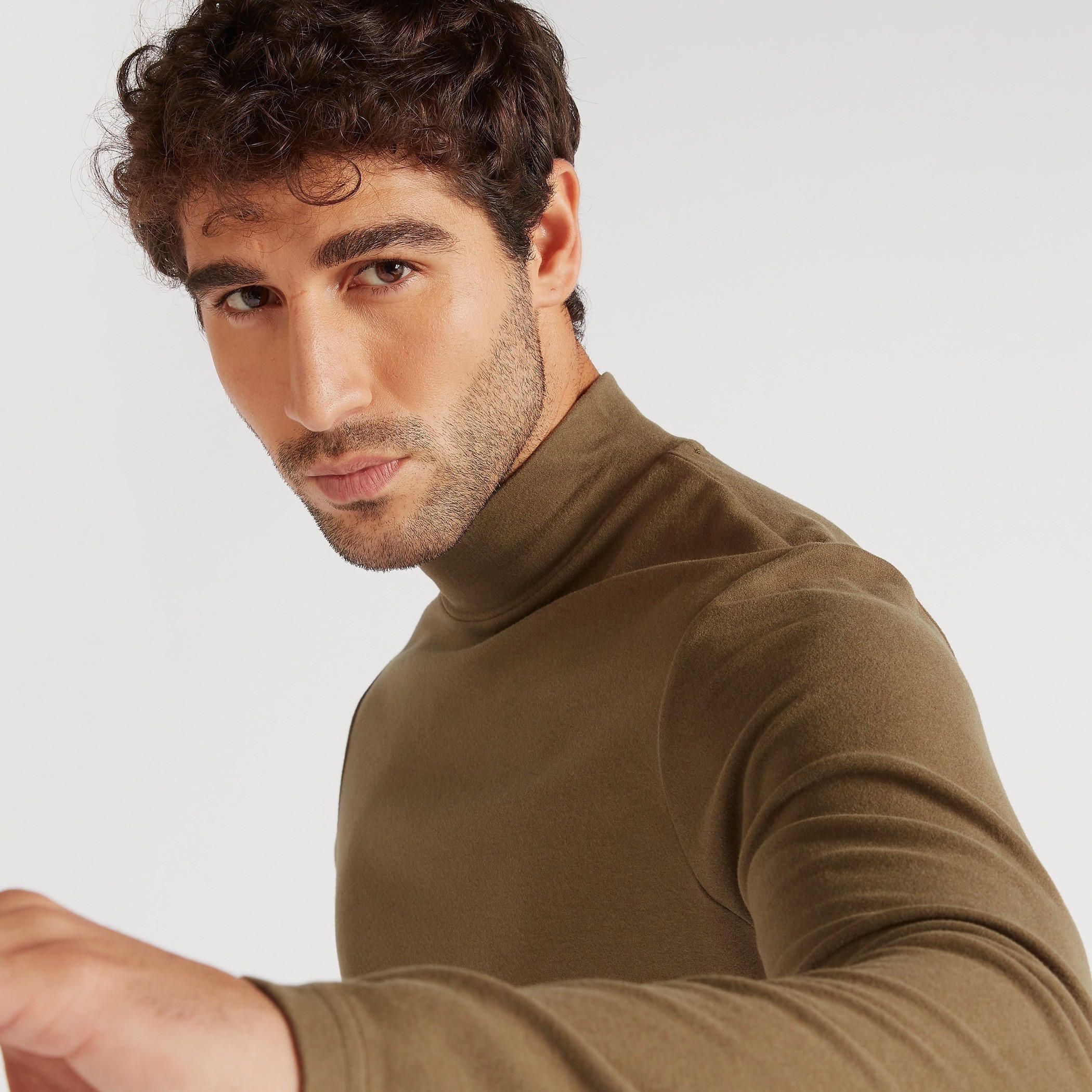 سويت شيرت سادة بياقة عالية وأكمام طويلة-men-winterwear-hoodiesandsweatshirts-image-5