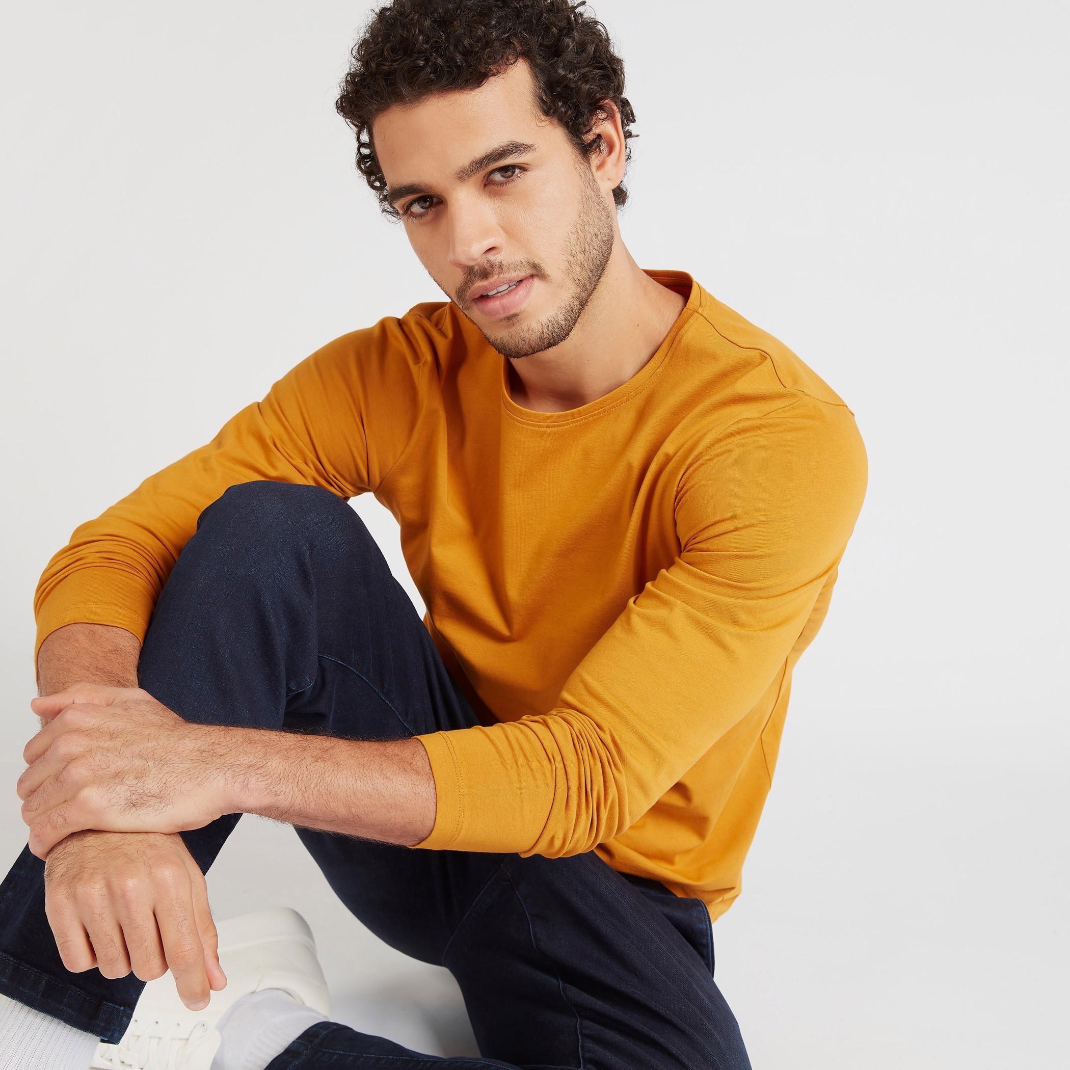 تيشيرت سادة بياقة ضيّقة وأكمام طويلة-men-clothing-tshirtsandpolos-tshirts-image-4