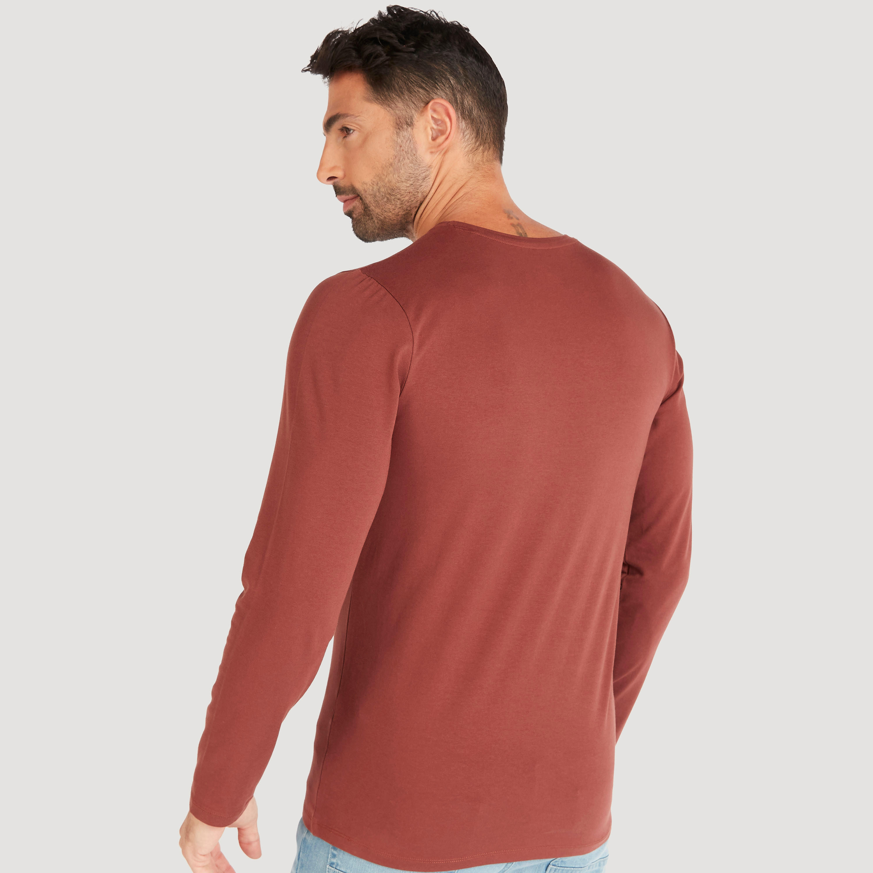 تيشيرت سادة بياقة ضيّقة وأكمام طويلة-men-clothing-tshirtsandpolos-tshirts-image-2