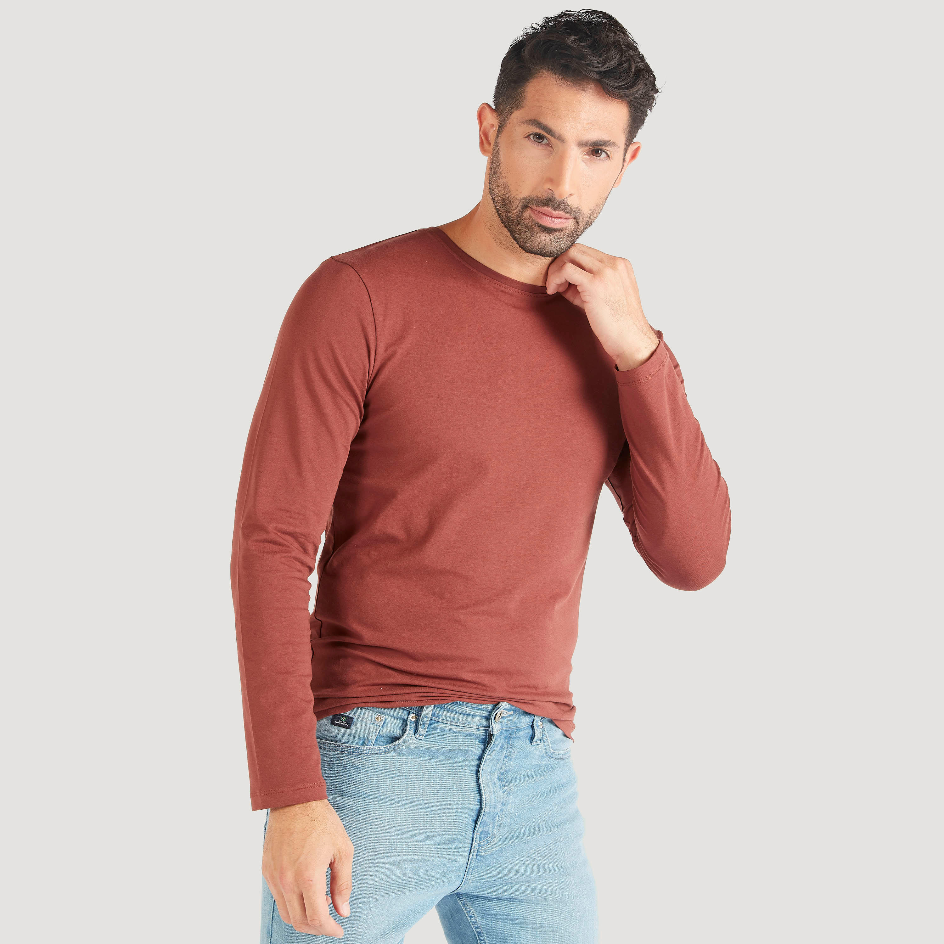 تيشيرت سادة بياقة ضيّقة وأكمام طويلة-men-clothing-tshirtsandpolos-tshirts-image-1