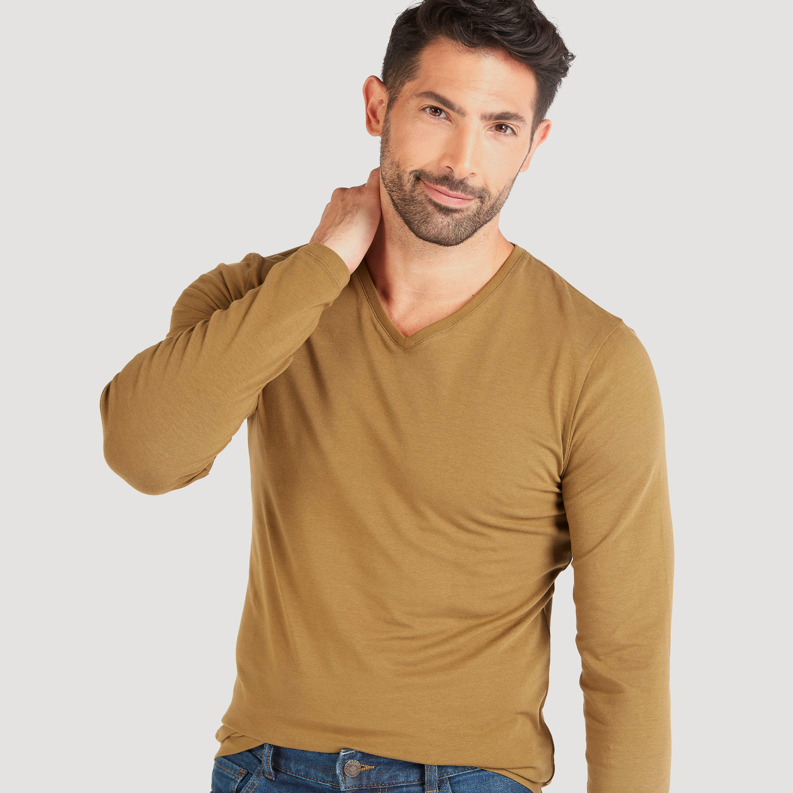 تيشيرت سادة بياقة V وأكمام طويلة-men-clothing-tshirtsandpolos-tshirts-image-2
