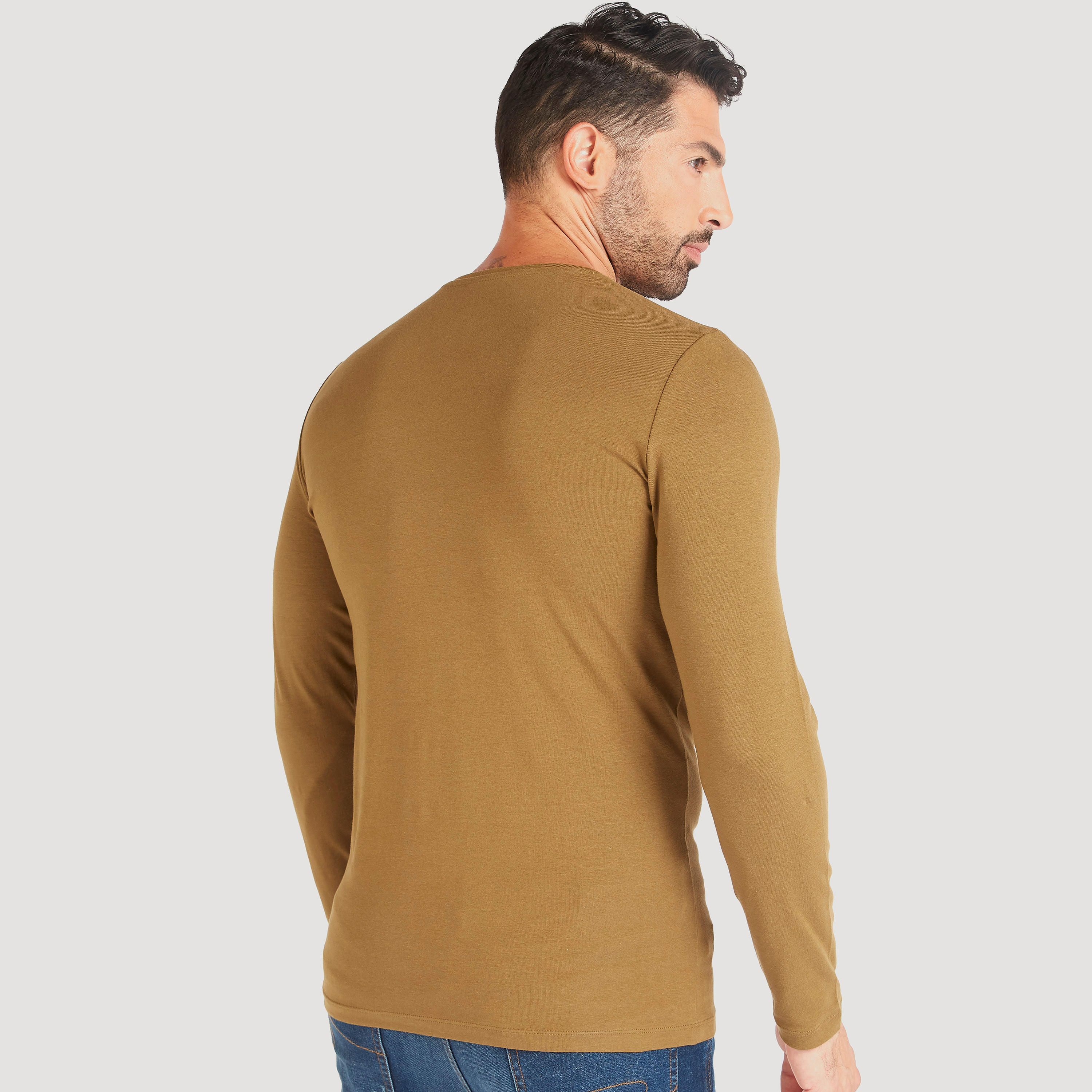 تيشيرت سادة بياقة V وأكمام طويلة-men-clothing-tshirtsandpolos-tshirts-image-1