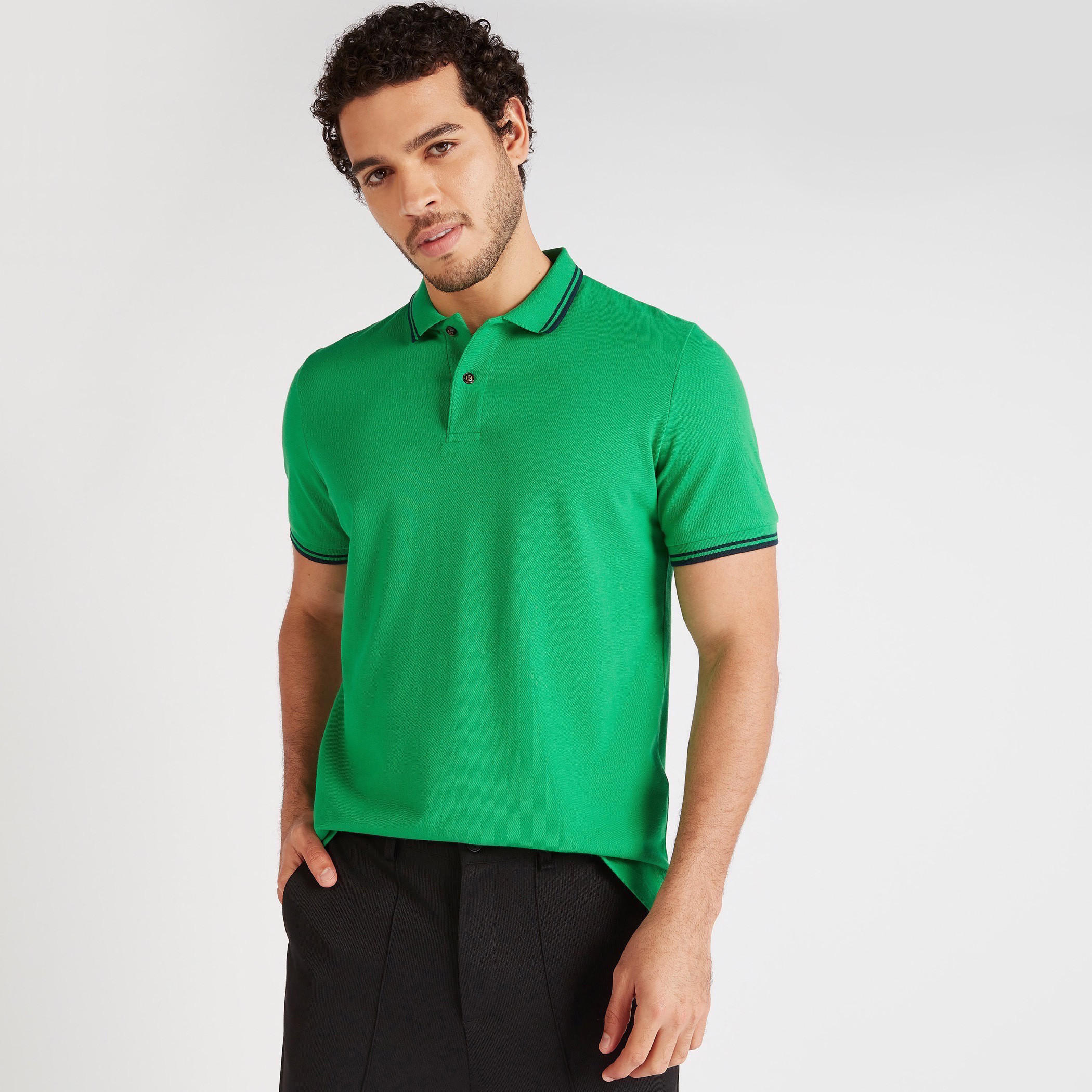 تيشيرت بولو سادة بأكمام قصيرة وتفاصيل خيوط بارزة-men-clothing-tshirtsandpolos-polos-image-1