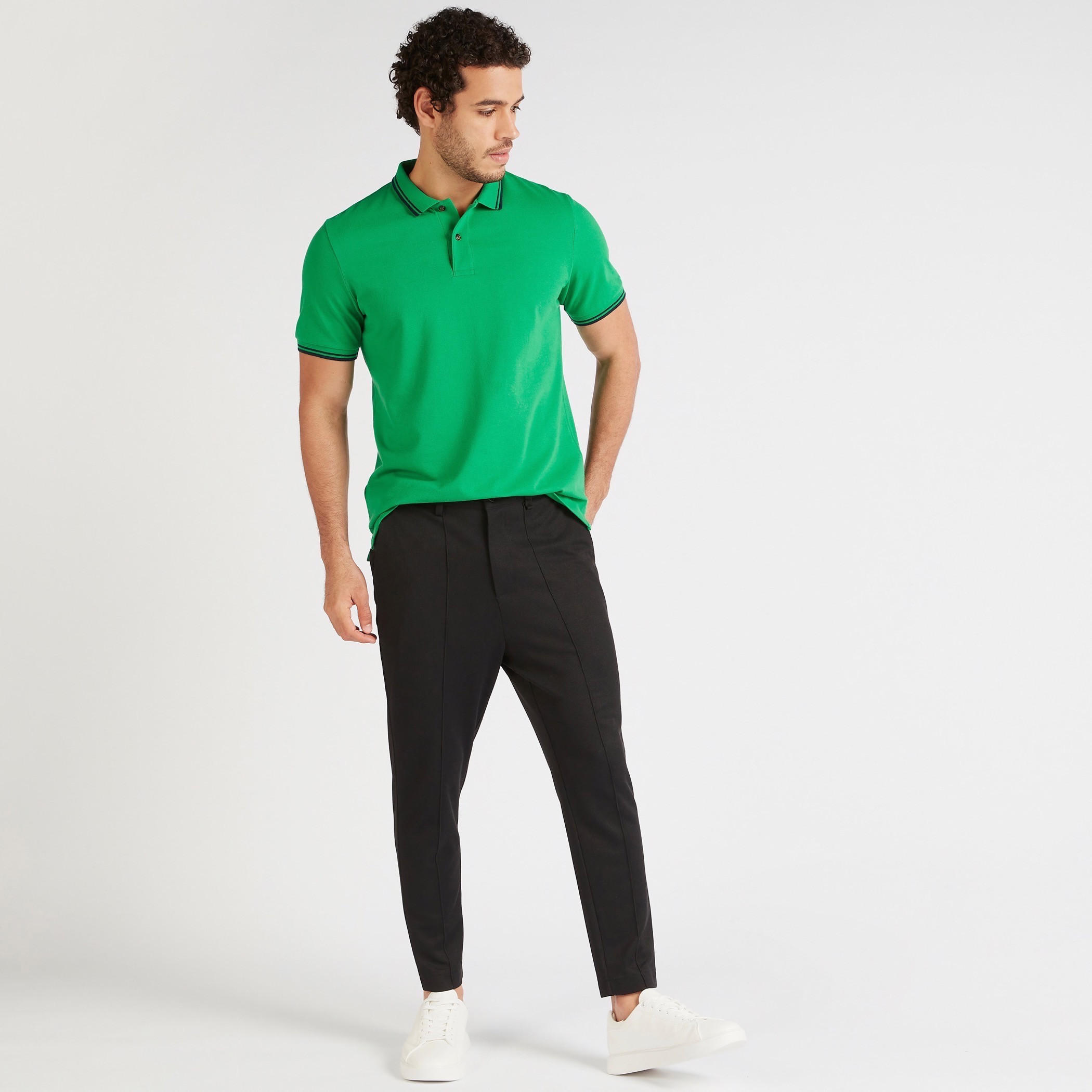 تيشيرت بولو سادة بأكمام قصيرة وتفاصيل خيوط بارزة-men-clothing-tshirtsandpolos-polos-image-2