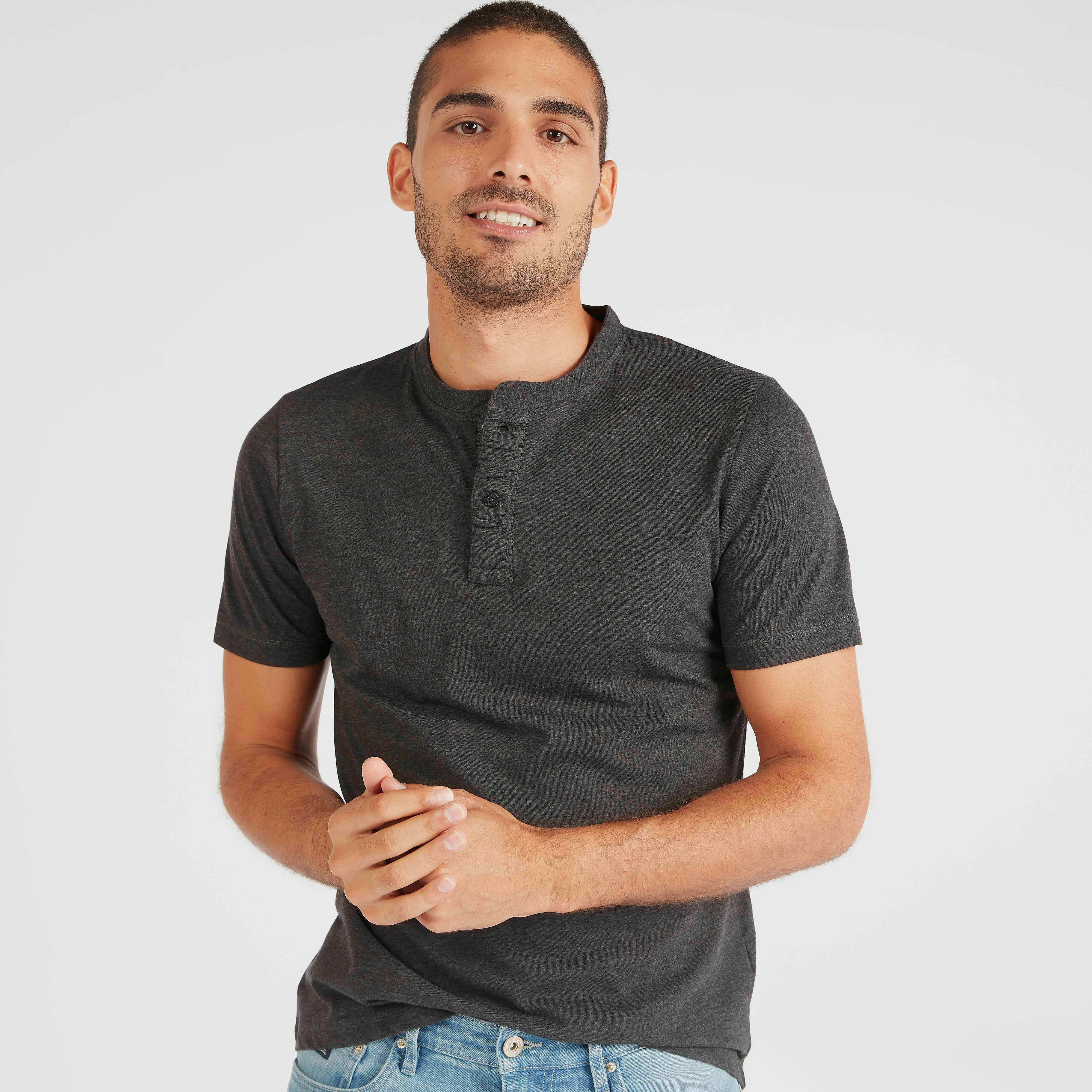 تيشيرت سادة بياقة هينلي وأكمام قصيرة-men-clothing-tshirtsandpolos-tshirts-image-1
