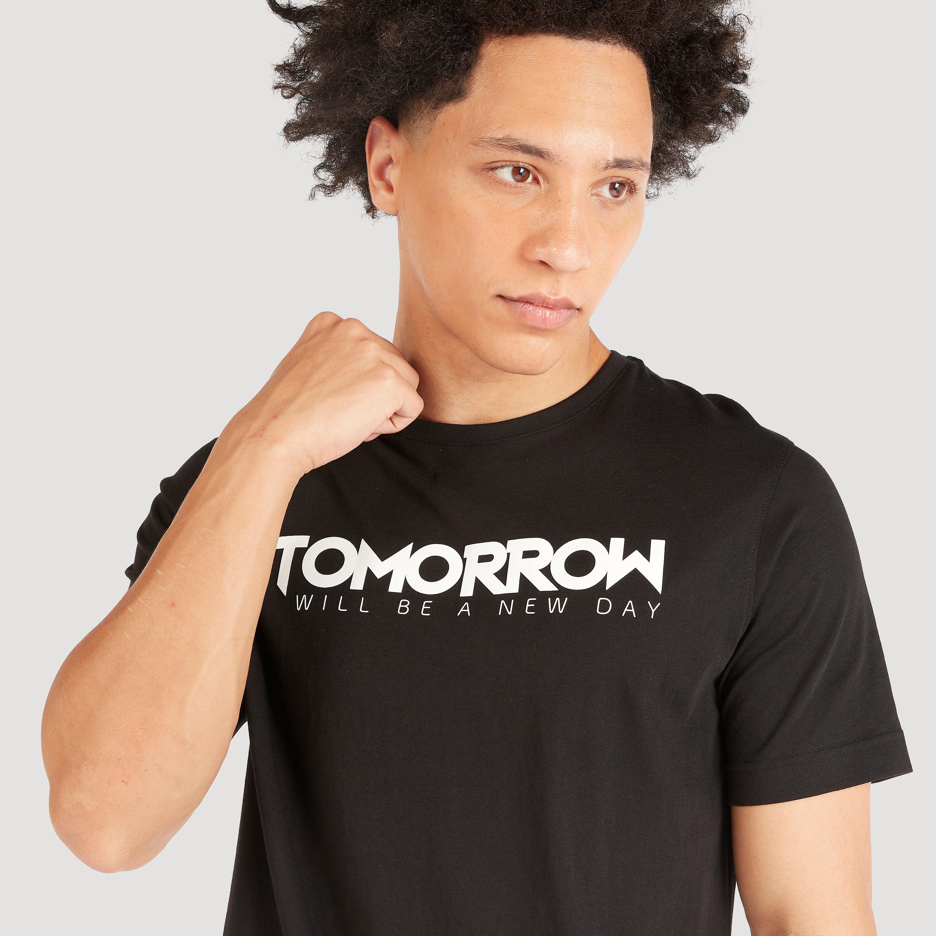 تيشيرت بياقة ضيّقة وأكمام قصيرة وطبعات-men-clothing-tshirtsandpolos-tshirts-image-3