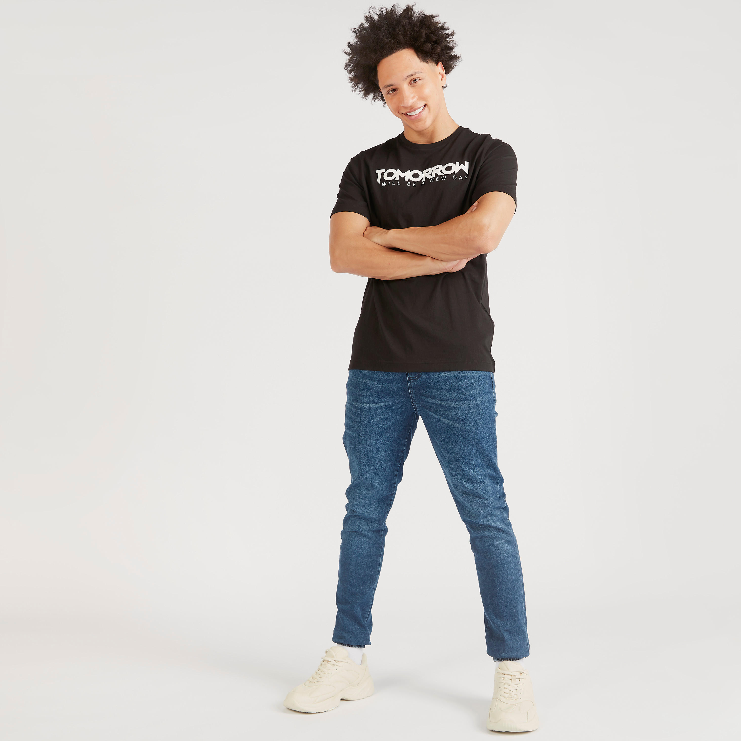 تيشيرت بياقة ضيّقة وأكمام قصيرة وطبعات-men-clothing-tshirtsandpolos-tshirts-image-5