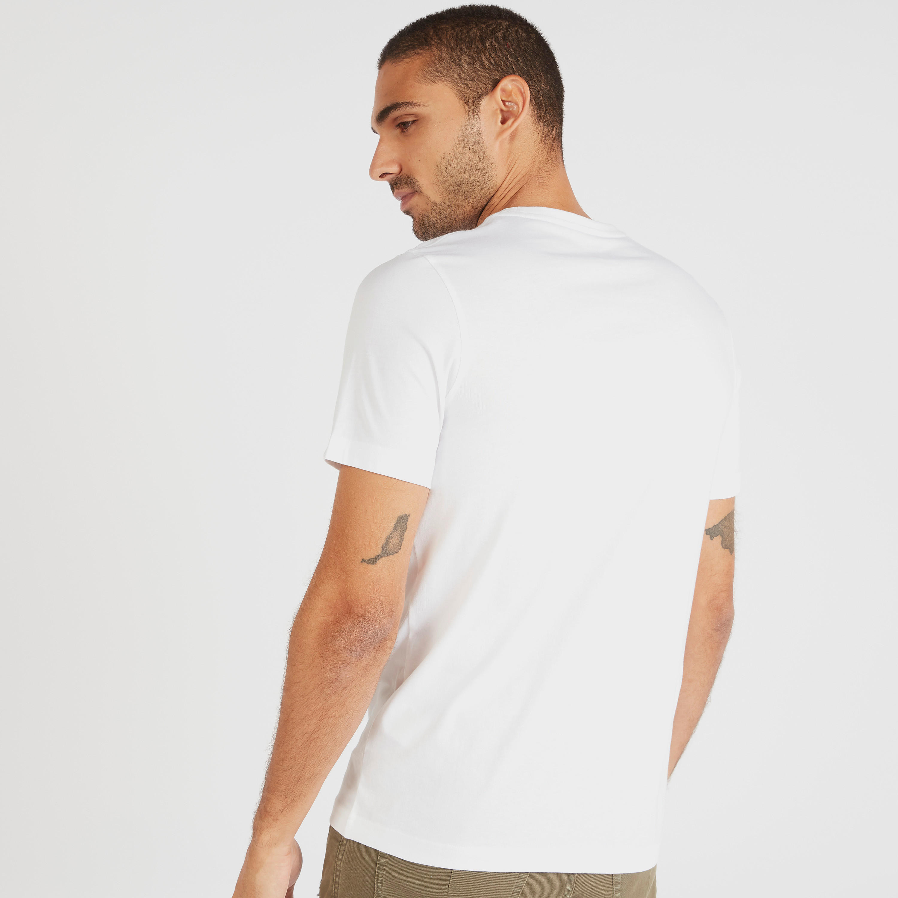 تيشيرت بياقة ضيّقة وأكمام قصيرة وطبعات-men-clothing-tshirtsandpolos-tshirts-image-4