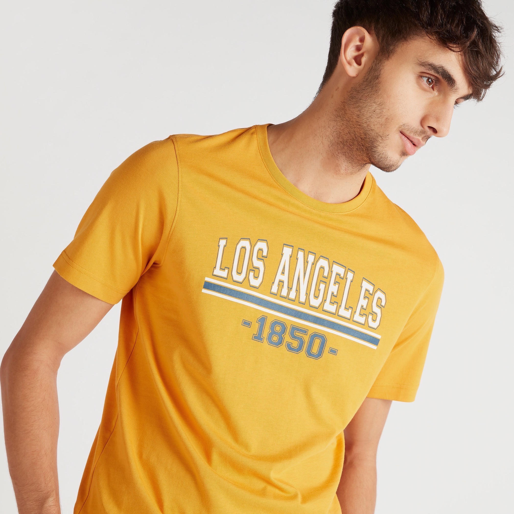 تيشيرت مستدام سليم فيت بياقة ضيّقة وأكمام قصيرة-men-clothing-tshirtsandpolos-tshirts-image-1