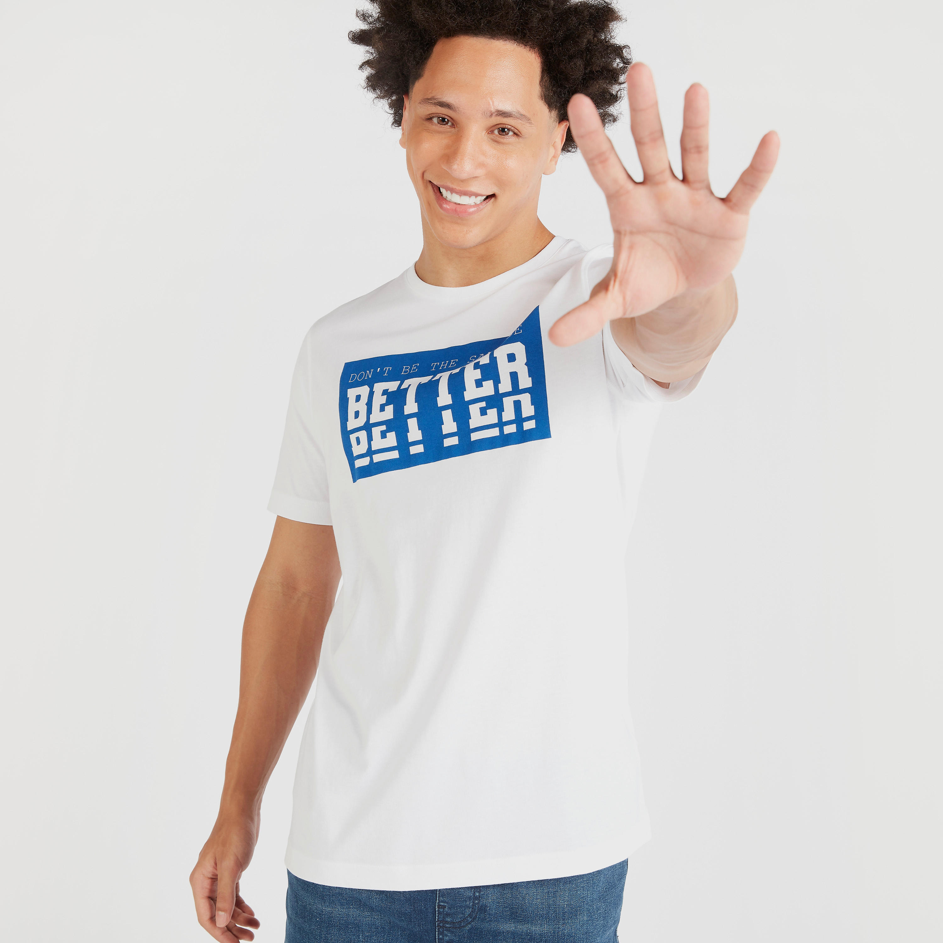 تيشيرت بياقة ضيّقة وأكمام قصيرة وطبعات-men-clothing-tshirtsandpolos-tshirts-image-5