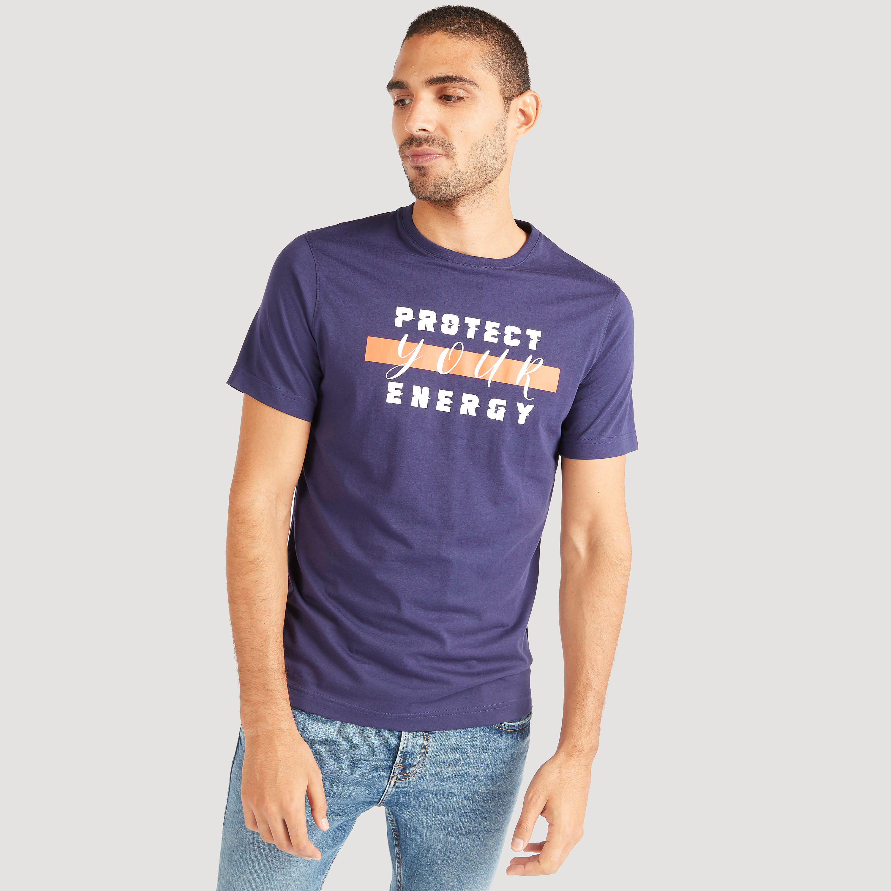 تيشيرت بياقة ضيّقة وأكمام قصيرة وطبعات-men-clothing-tshirtsandpolos-tshirts-image-1